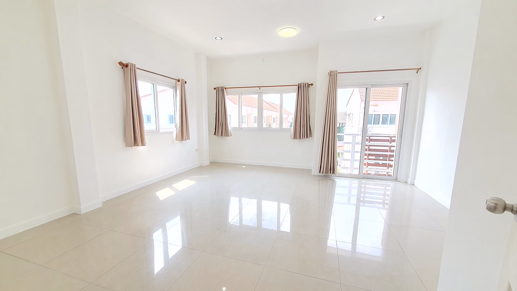 4 ห้องนอน Townhouse สำหรับ จำหน่าย ใน ดอนเมือง - Image 2