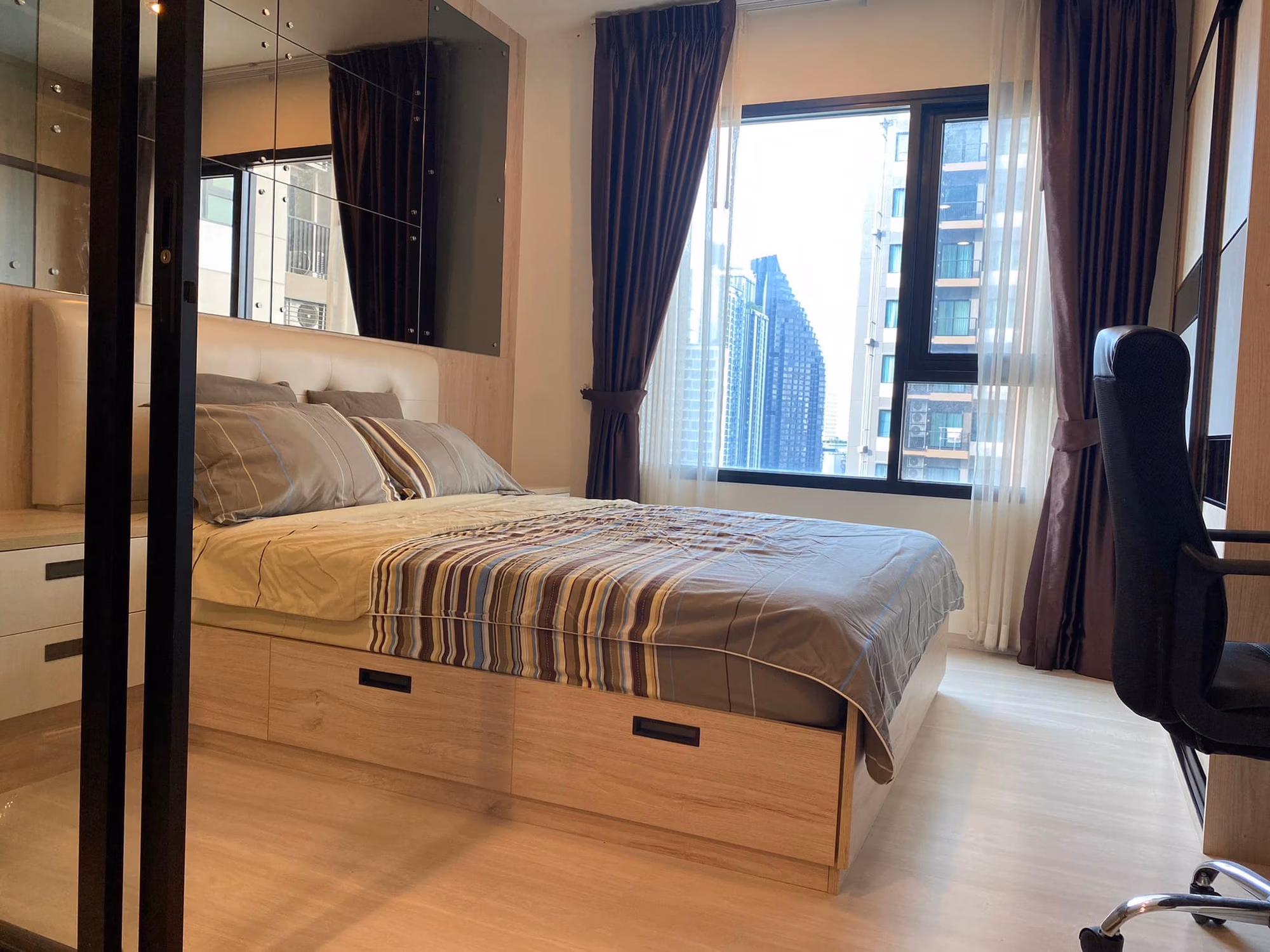 Condo for Rent at Life Asoke - Image 2