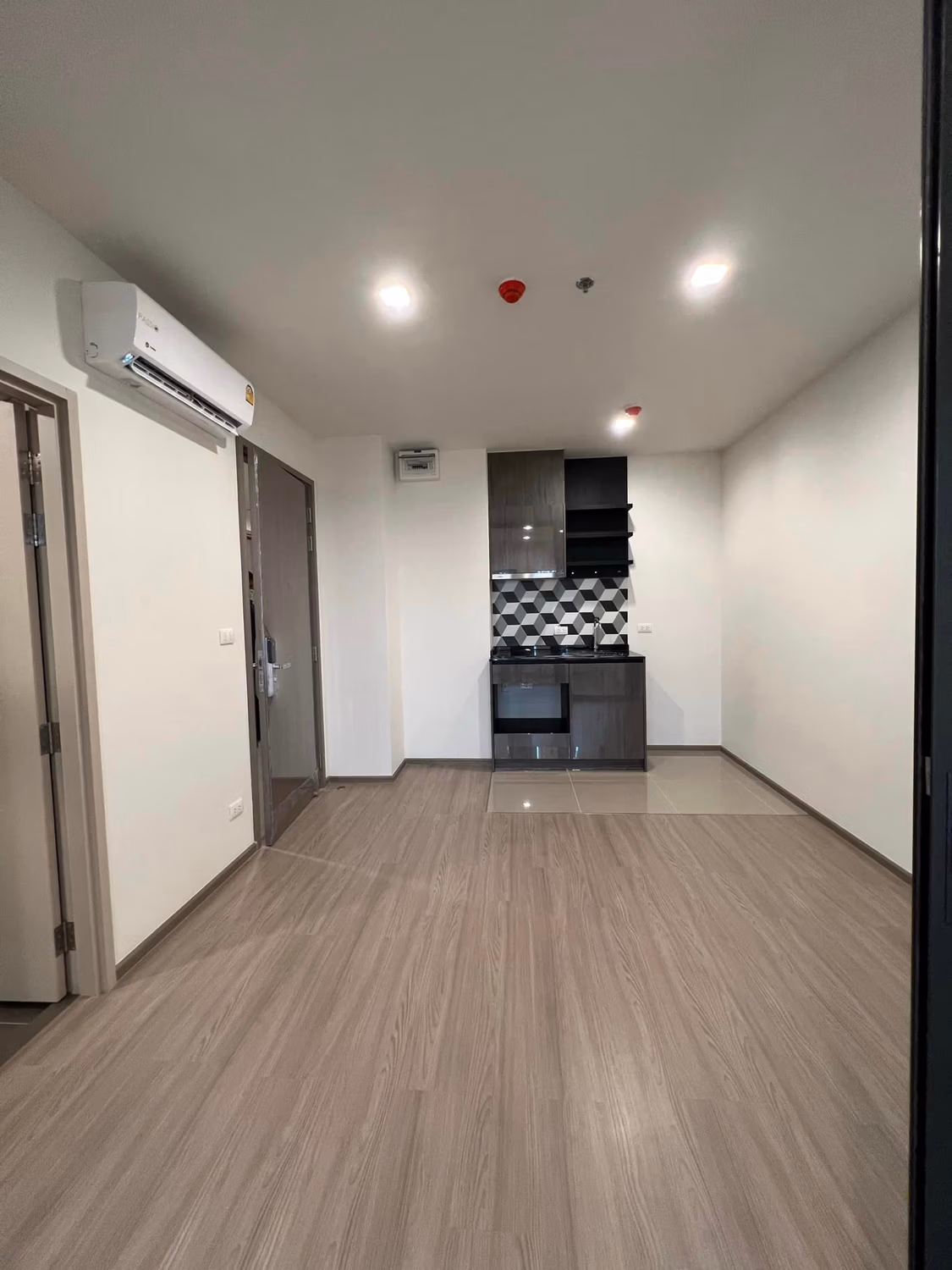 1 Bed Condo for Sale  Near Ramkhamhaeng ARL - Image 3