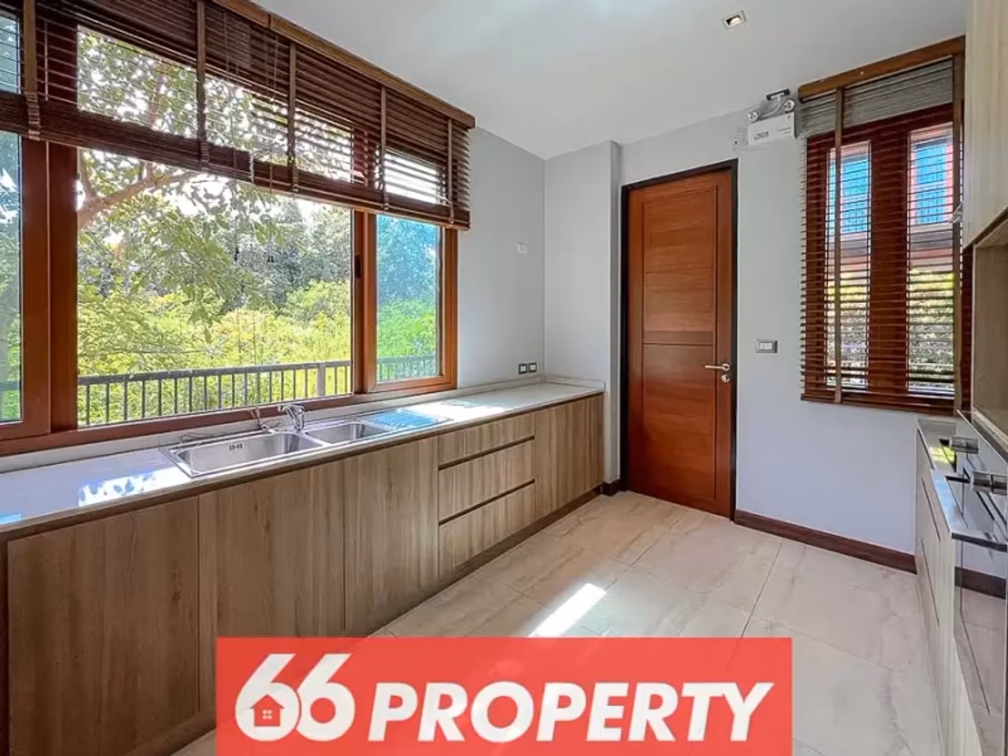 4 Bedroom House - Image 2