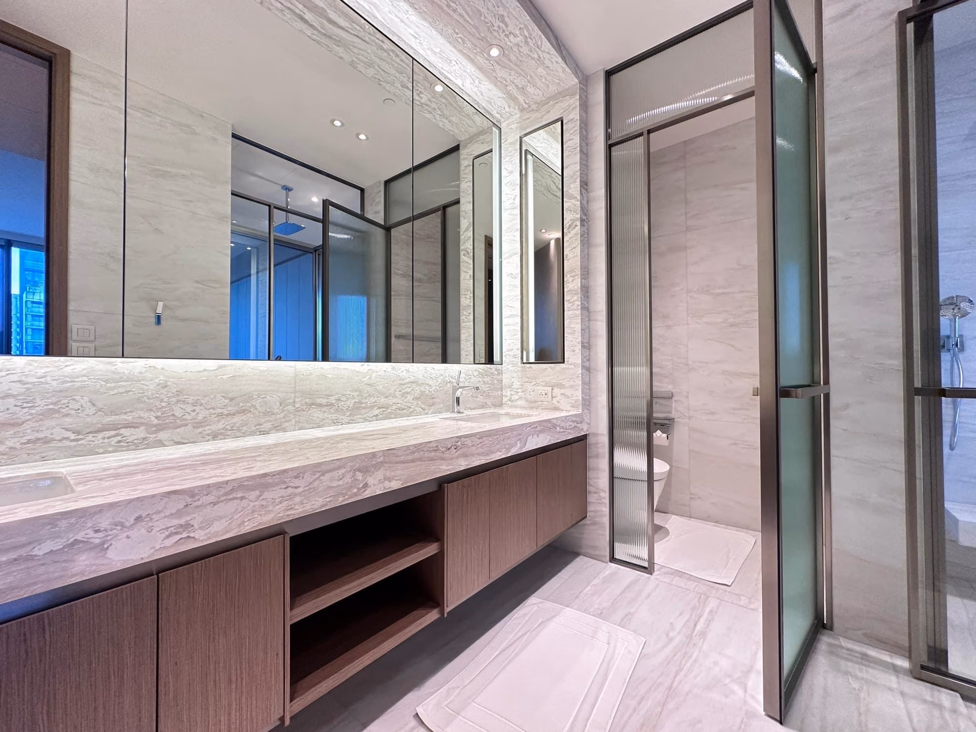 2 Bed Condo for Rent in Pathum Wan - Image 10