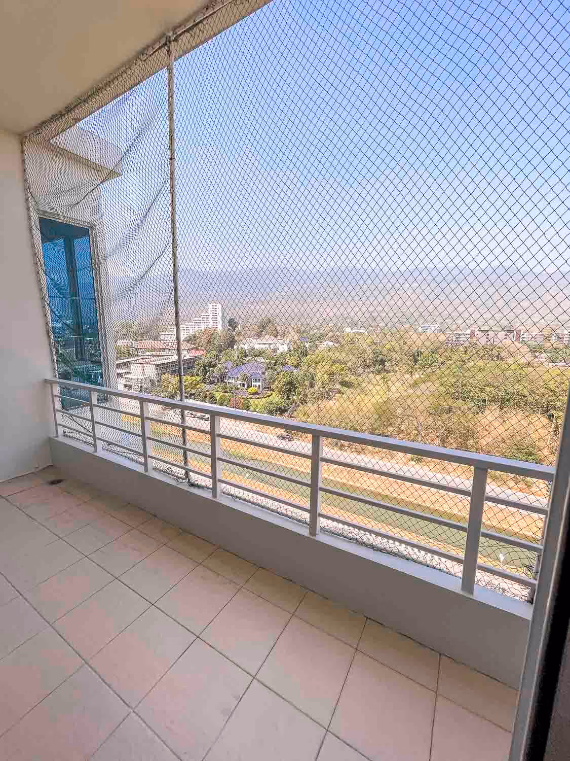 Unfurnished 4 Bed Condo w. Stunning Mountain View for Sale - Image 28
