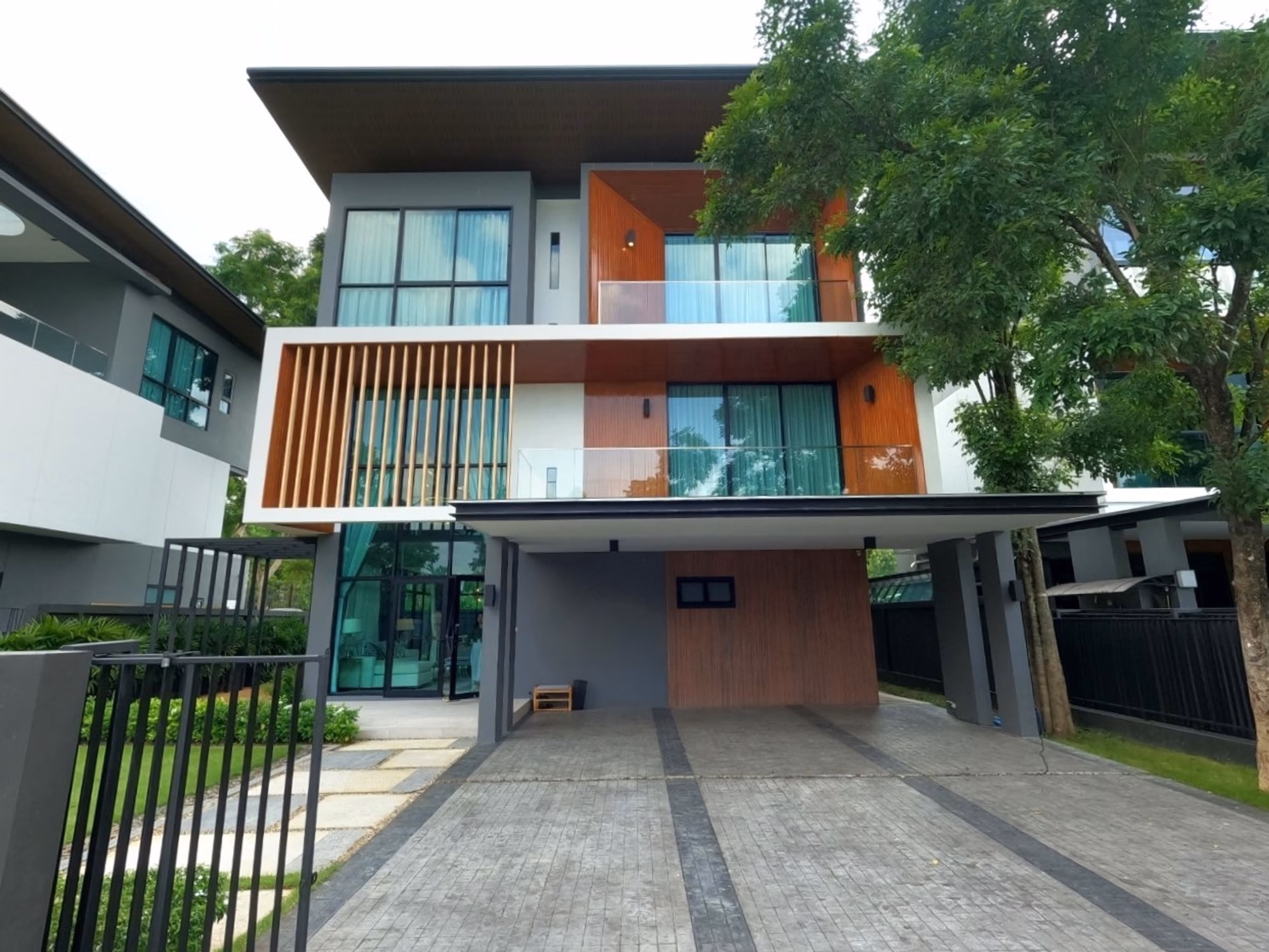 4 Bed House for Sale in San Sai - Image 1