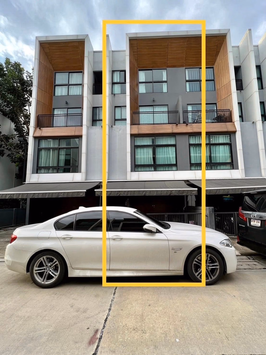 3 Bed Townhouse for Sale in Suan Luang - Image 1