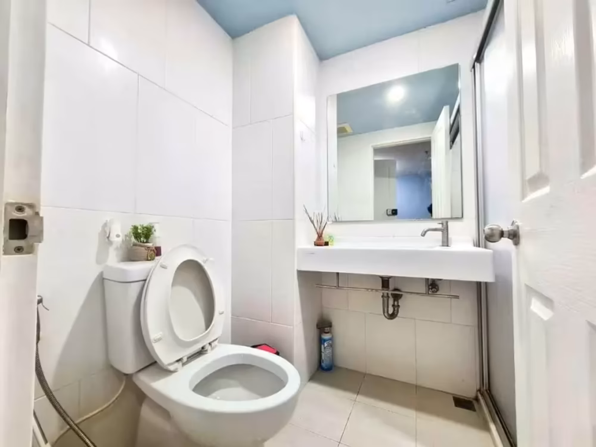 1 Bedroom Condo - Image 3