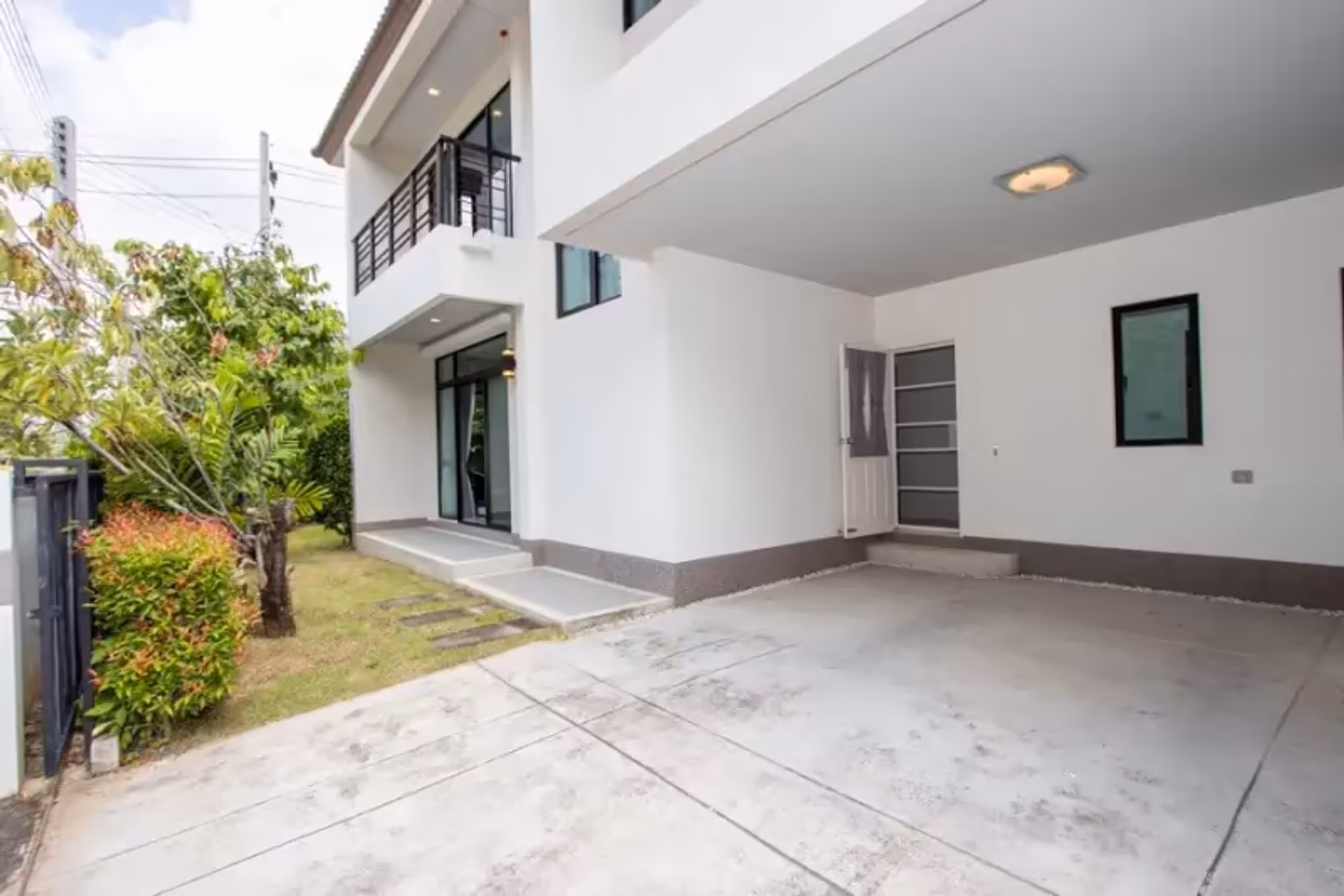 4 Bedroom House - Image 10