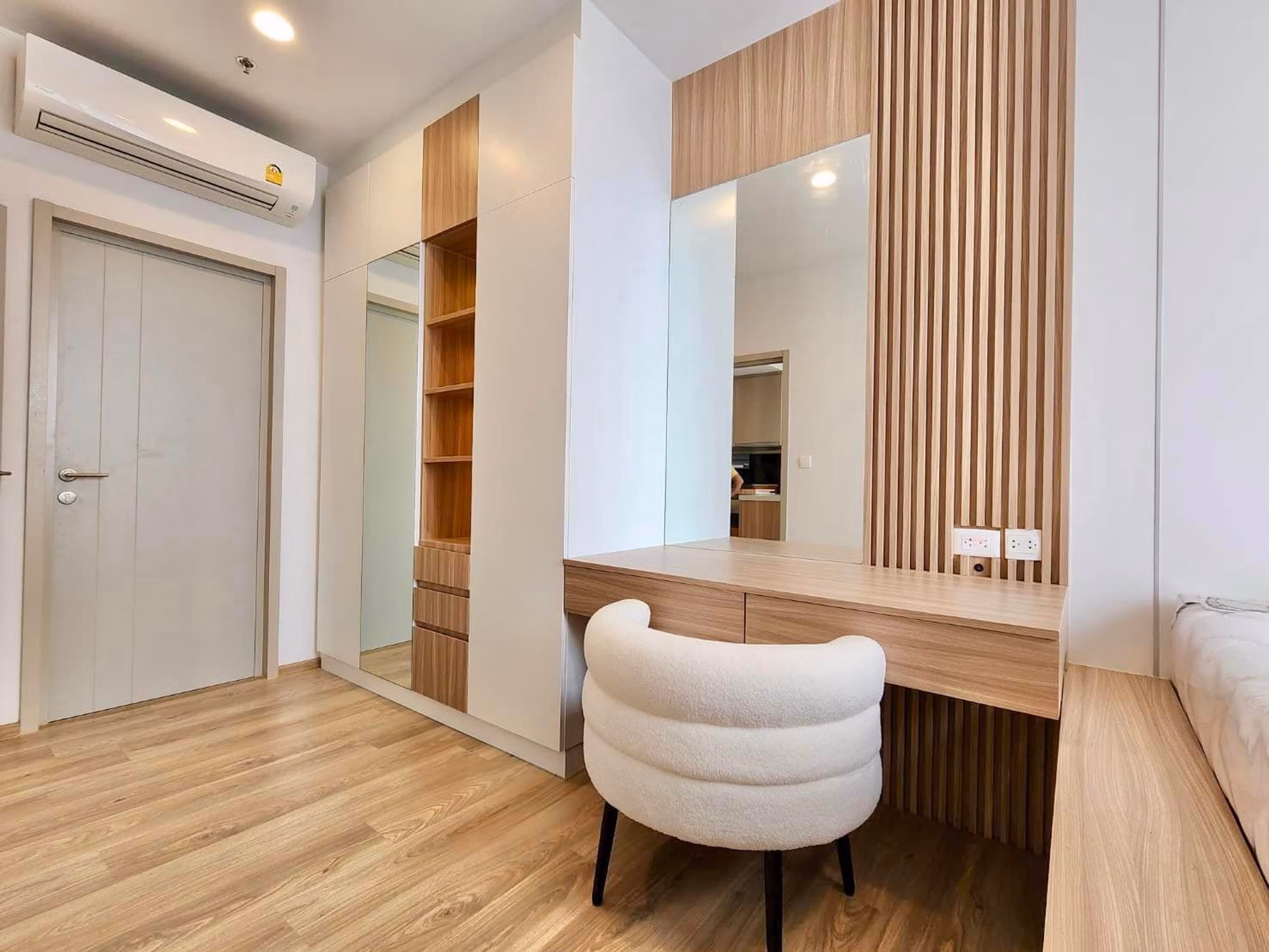 1 Bed Condo for Rent in Khlong Toei - Image 3