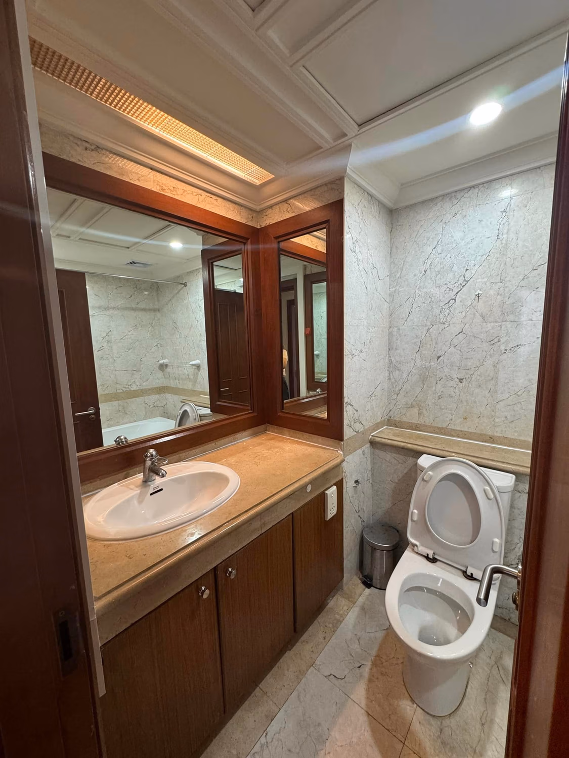 2 Bed Condo for Rent in Pathum Wan - Image 5