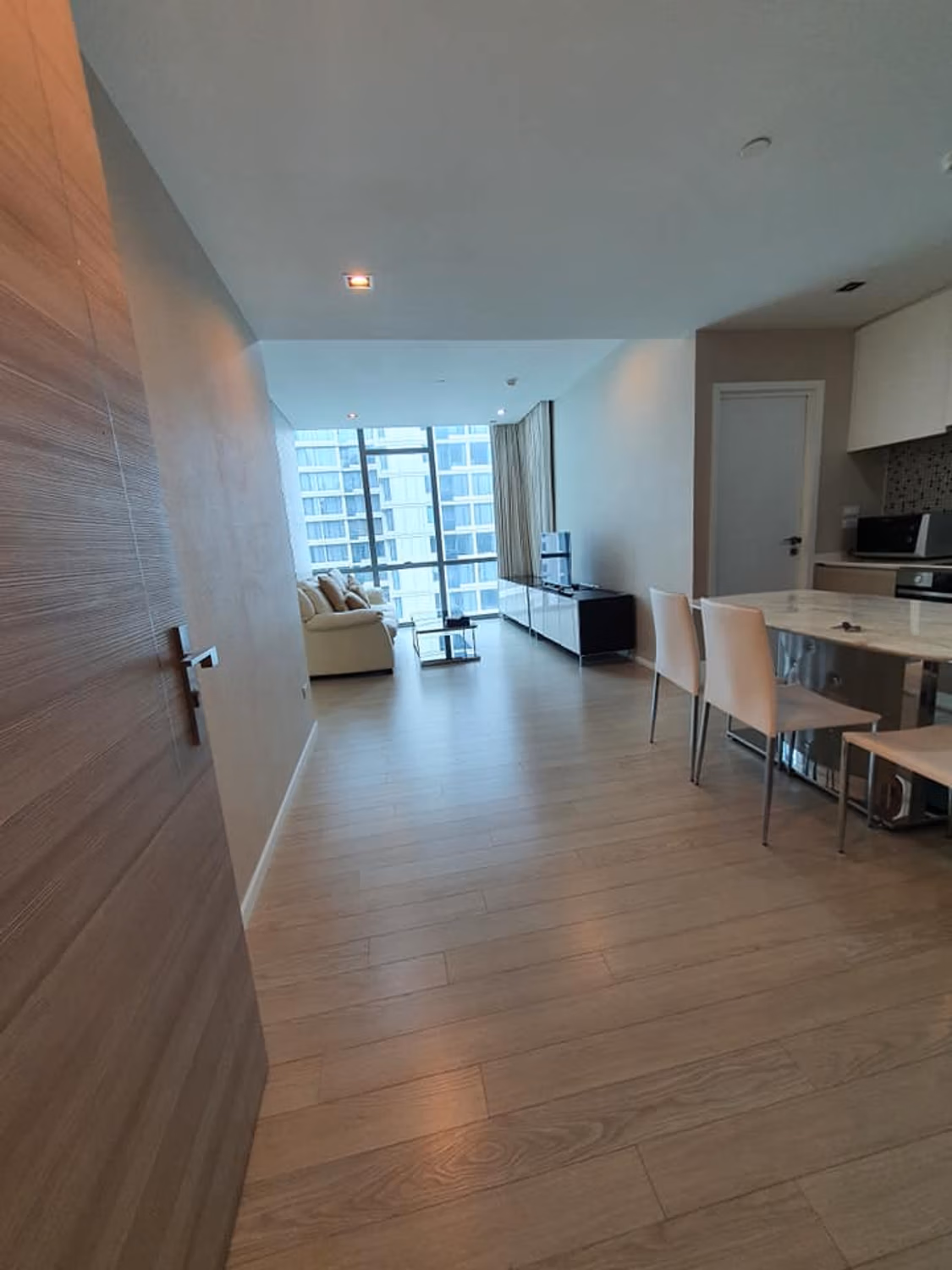 The Room Sukhumvit 21 - Image 8