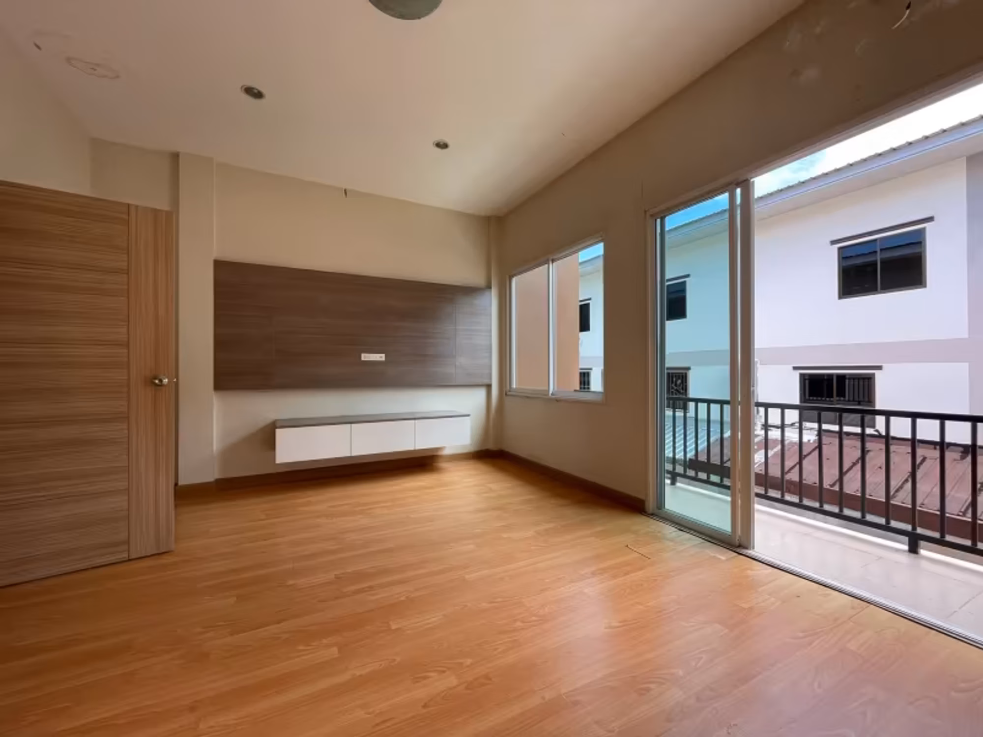 2 Bedroom House - Image 7