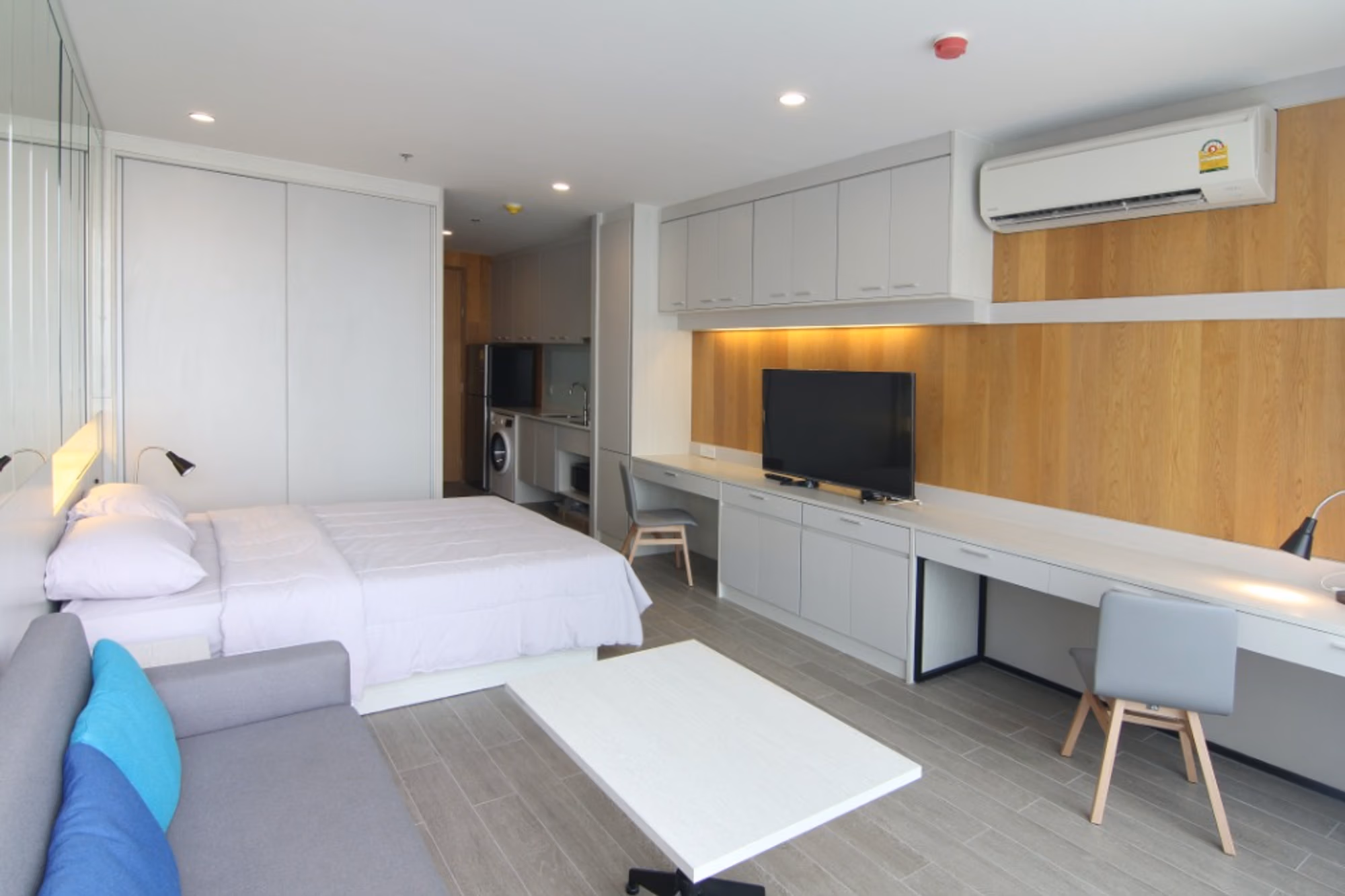 null ห้องนอน Condo สำหรับ จำหน่าย ใกล้ Surasak BTS - Image 2