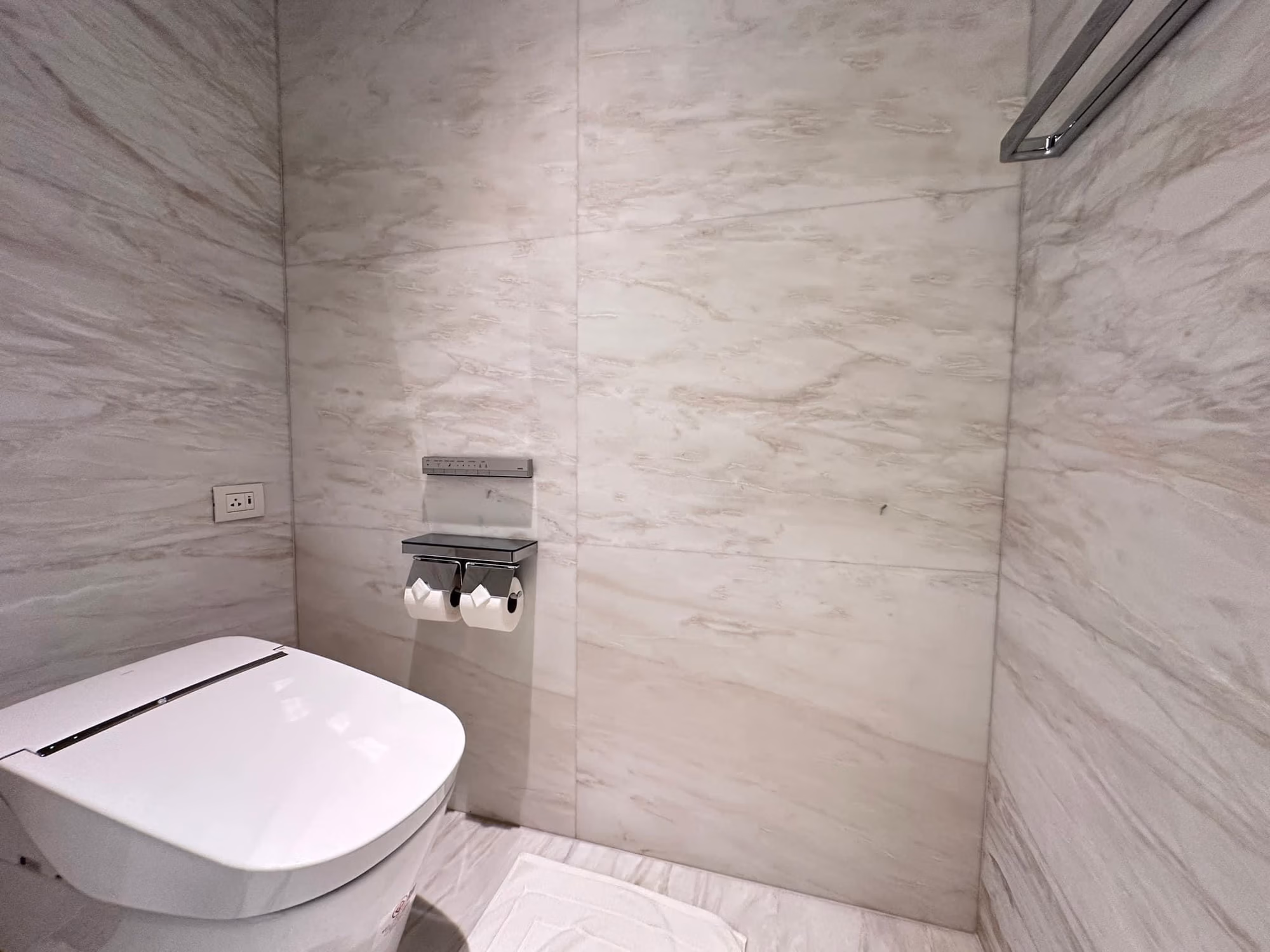 2 Bed Condo for Rent in Pathum Wan - Image 14