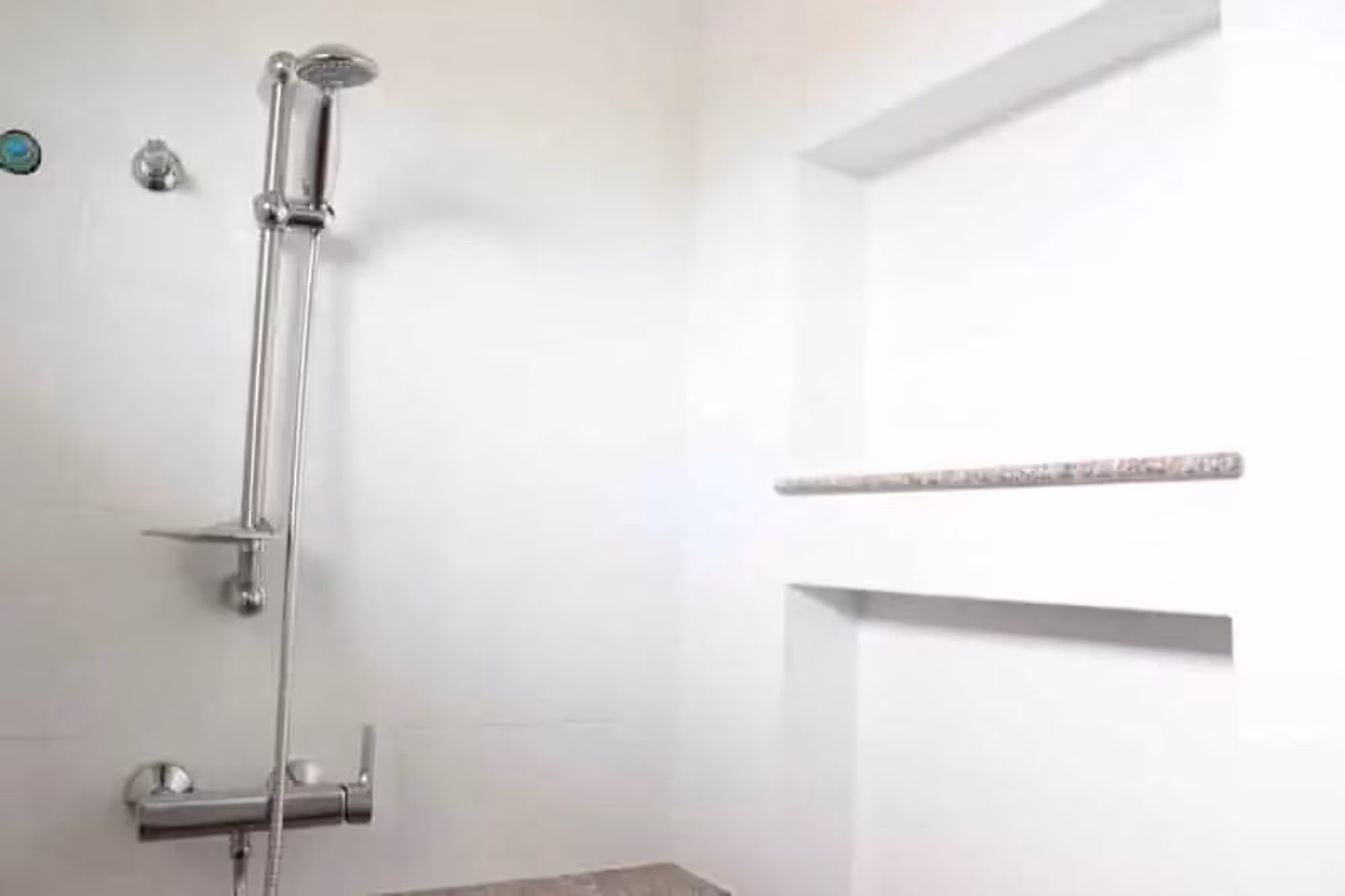 4 Bedroom House - Image 7