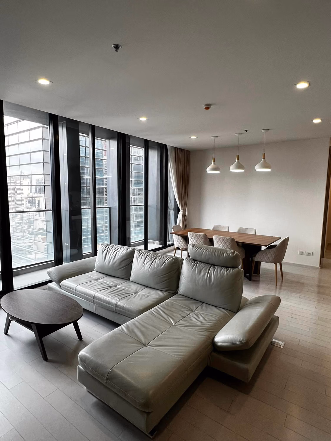2 Bed Condo for Rent Near Phloen Chit BTS - Image 1