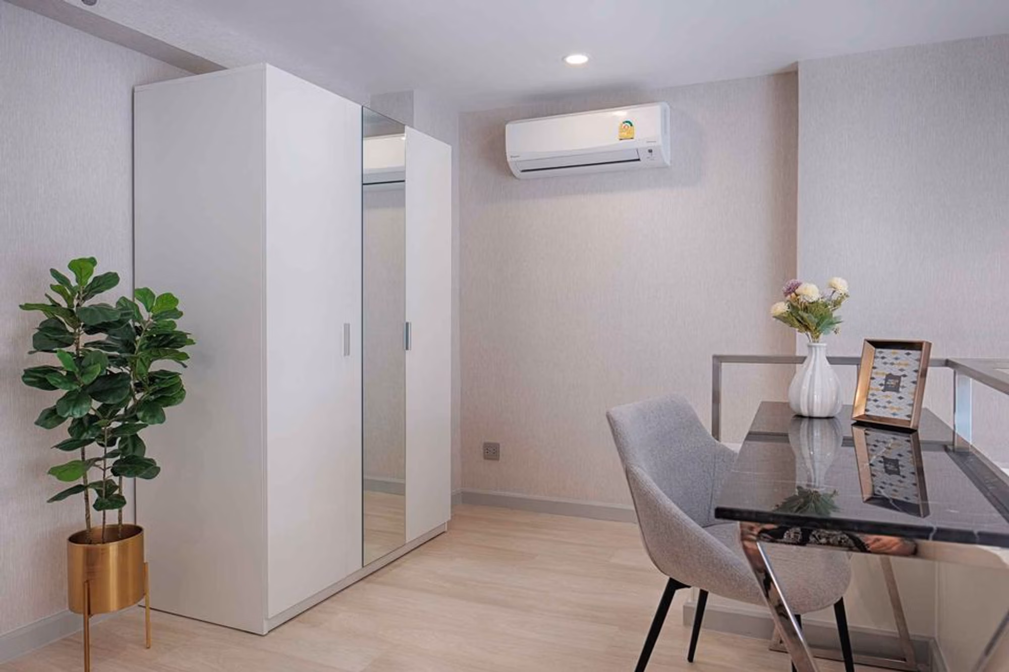 1 Bed Condo for Rent and Sale  Near Chong Nonsi BTS - Image 2