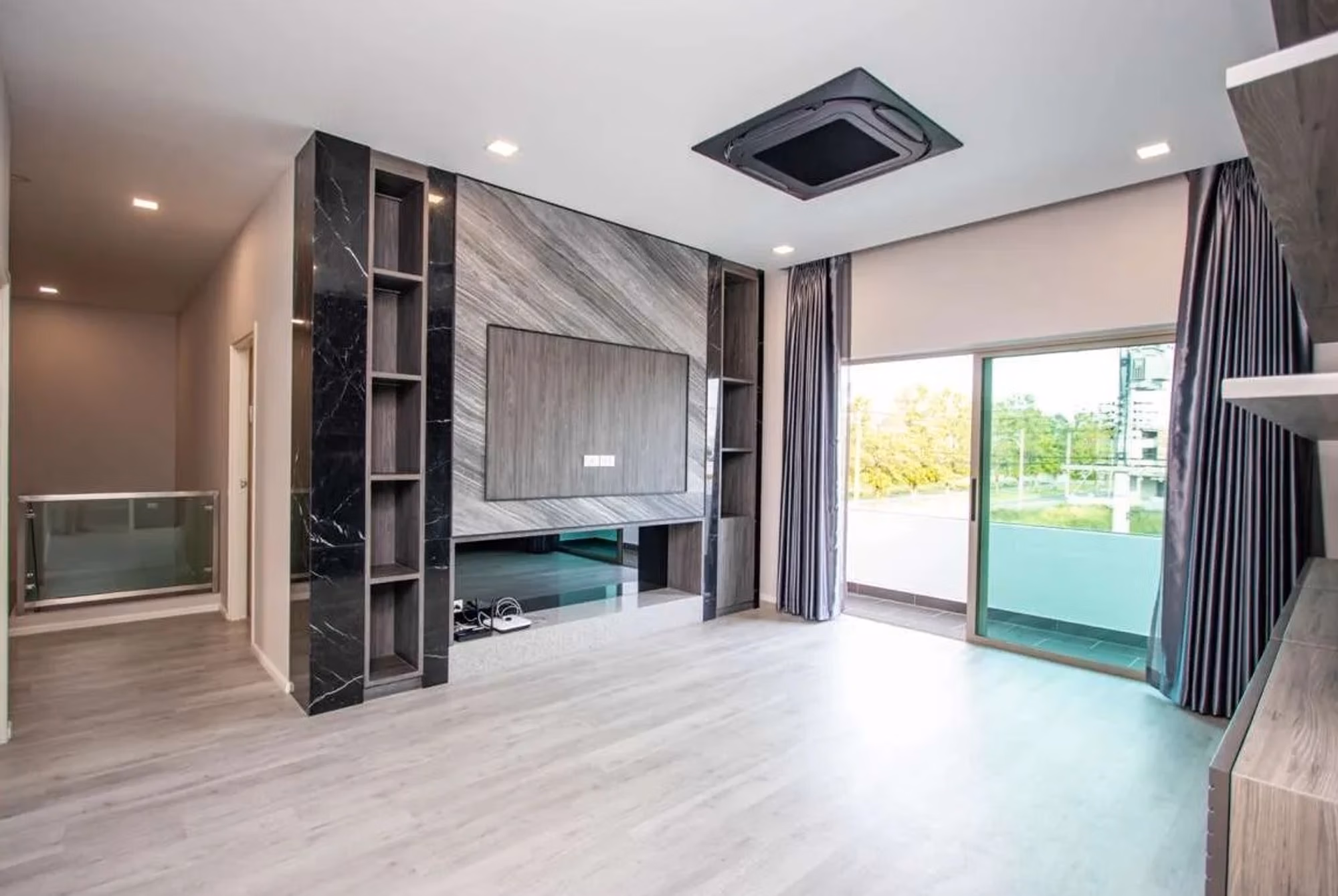4 Bed House for Sale in San Kamphaeng - Image 12