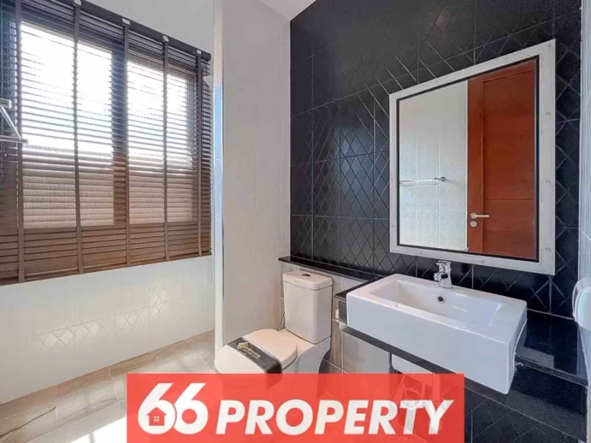 4 Bedroom House - Image 12