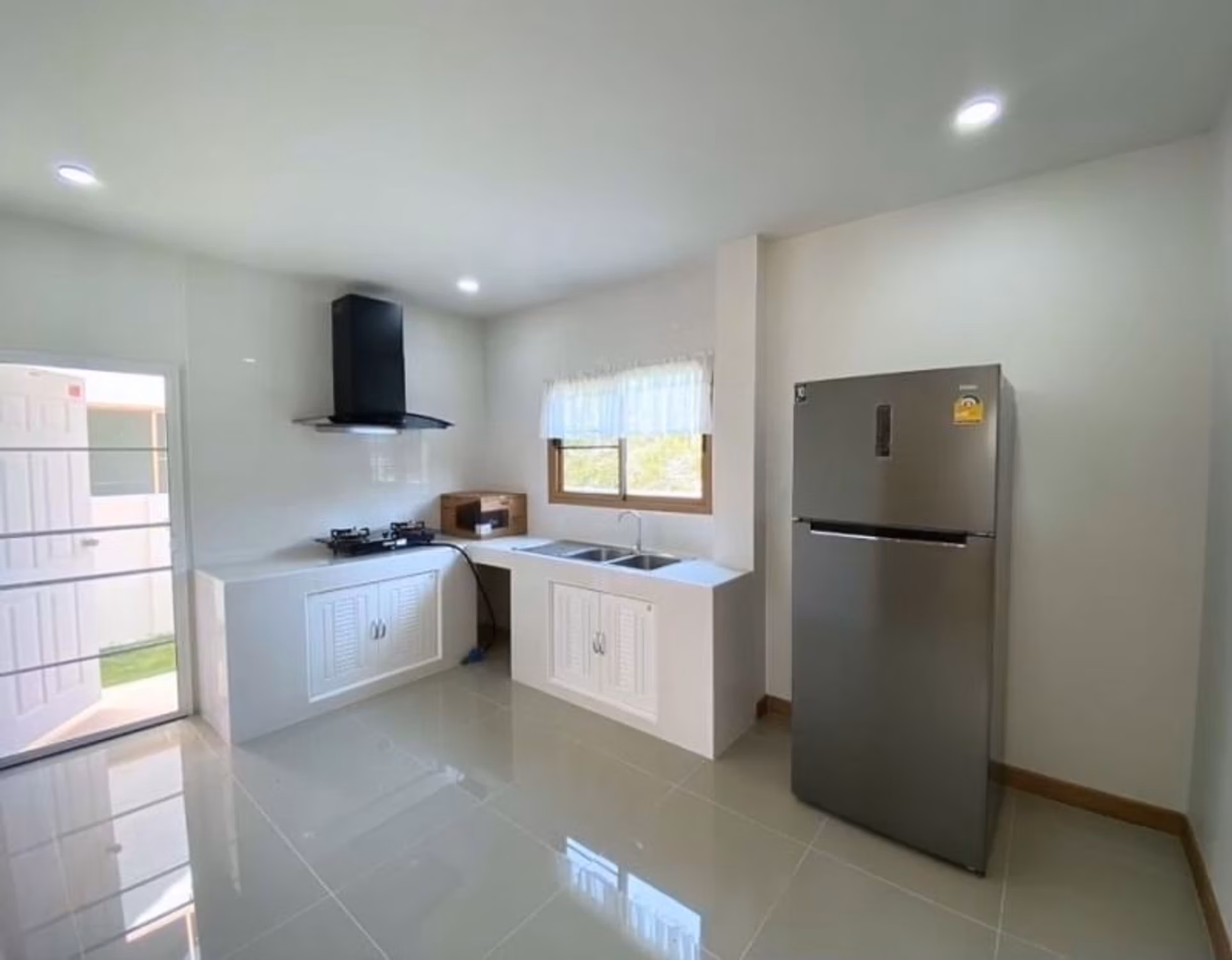 4 Bed House for Rent in Hang Dong - Image 3