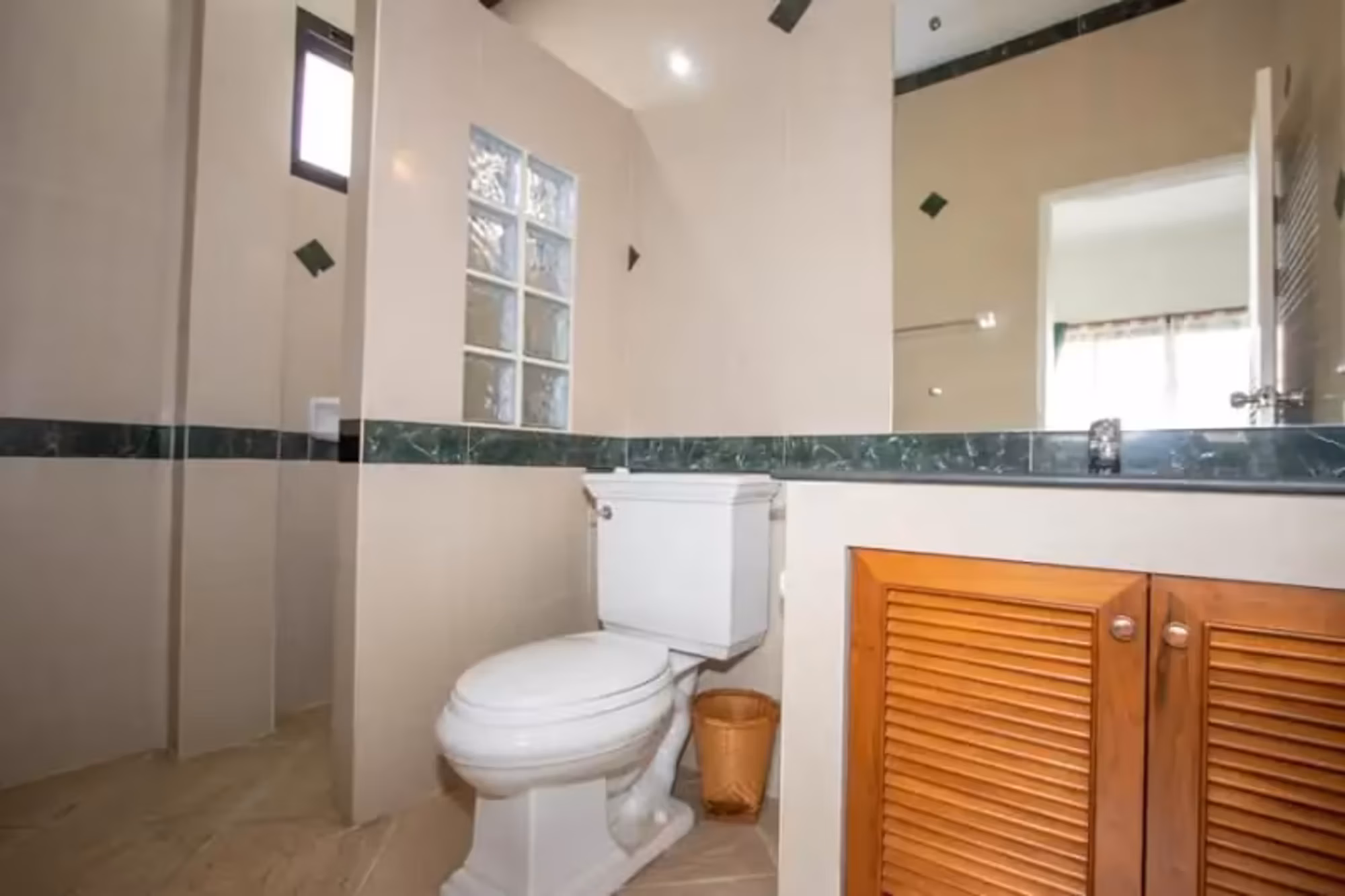4 Bedroom House - Image 12
