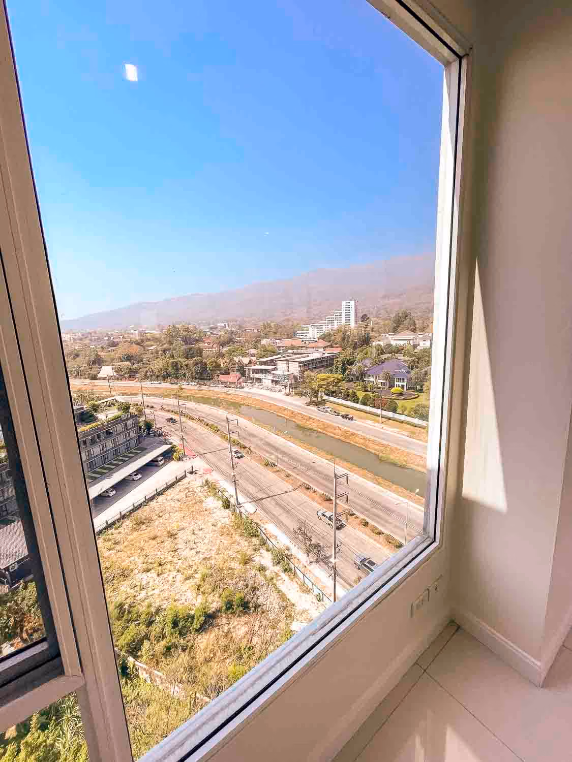 Unfurnished 4 Bed Condo w. Stunning Mountain View for Sale - Image 15