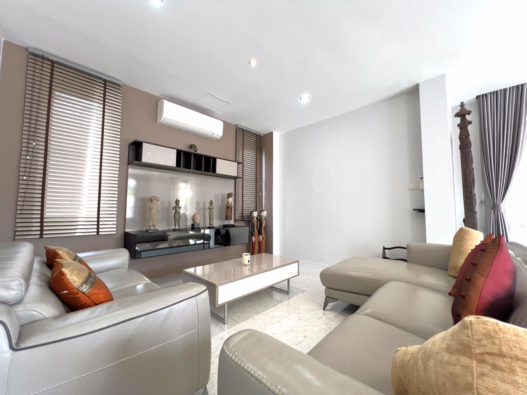 5 Bed House for Sale in Hang Dong - Image 2