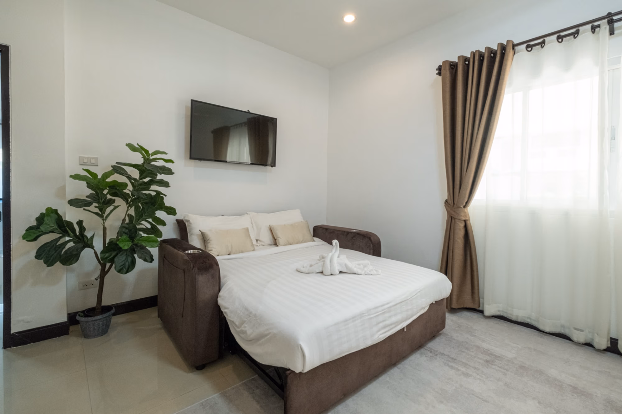 4 Bed House for Rent in Mueang Chiang Mai - Image 12