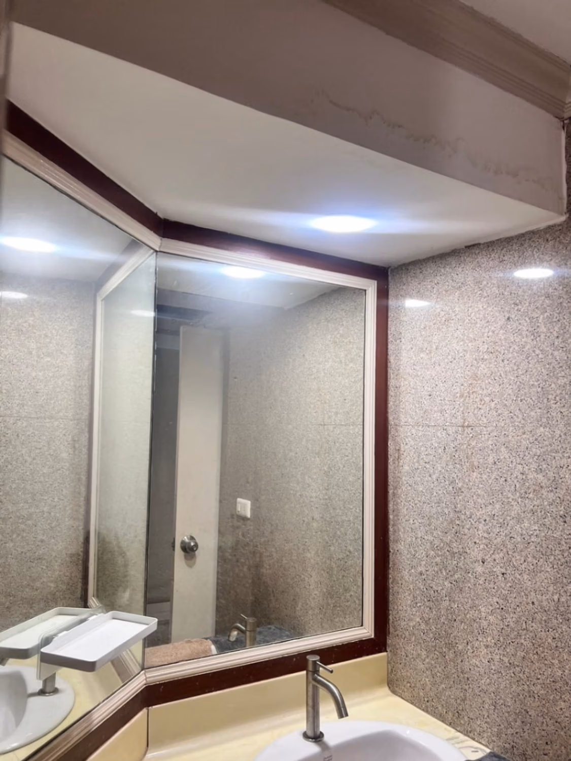 2 Bed Condo for Rent in - Image 5