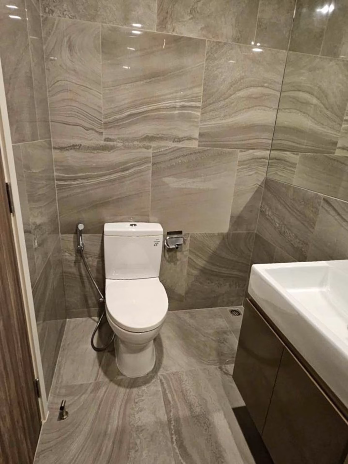 2 Bed Condo for Rent in Khlong Toei - Image 11