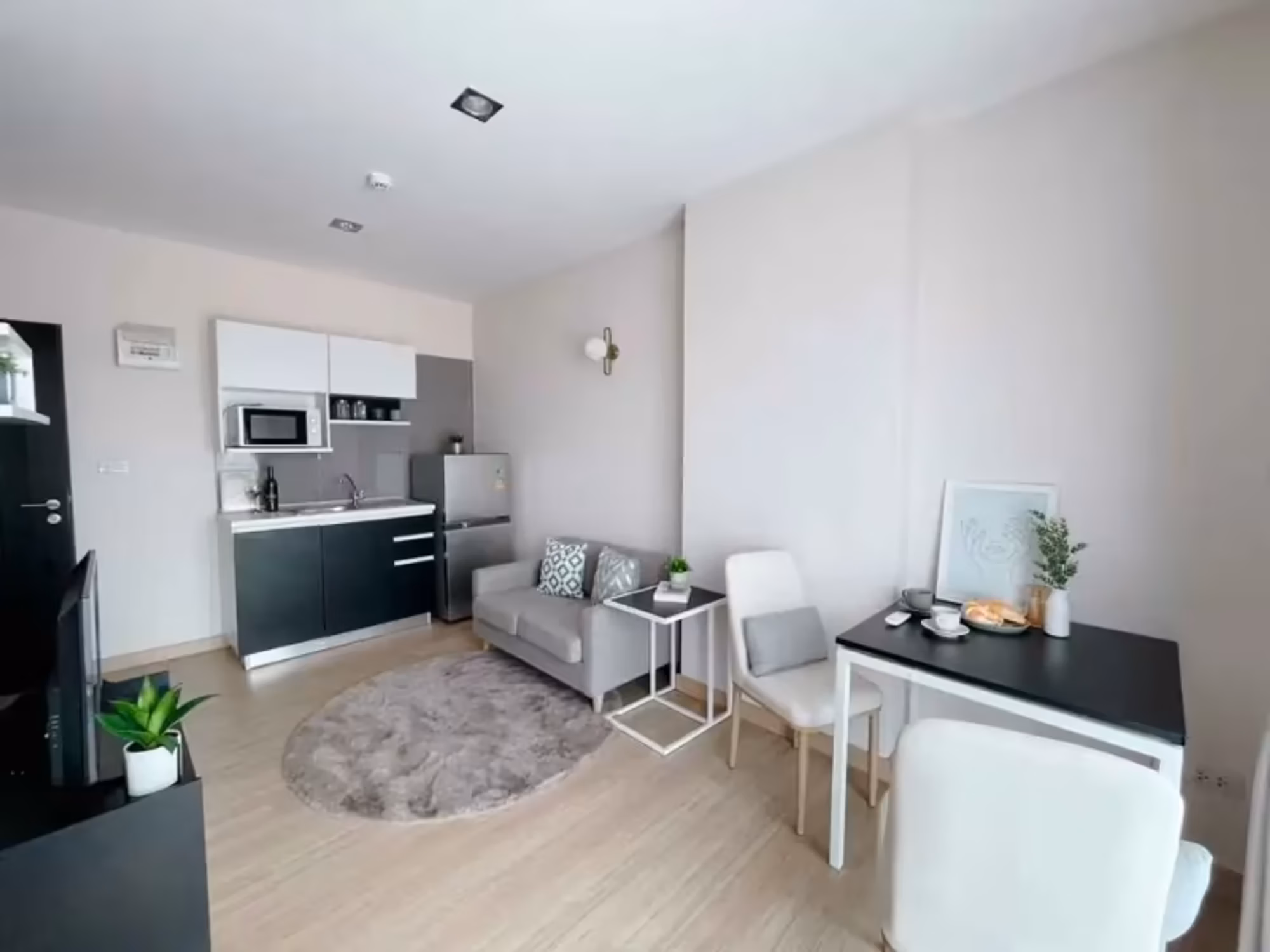 4 Bedroom Condo - Image 8