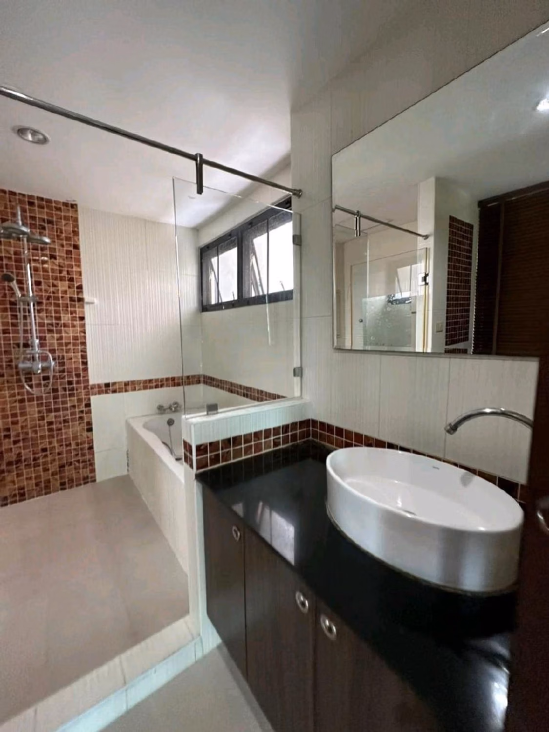 27 Bed Commercial for Rent in Watthana - Image 18