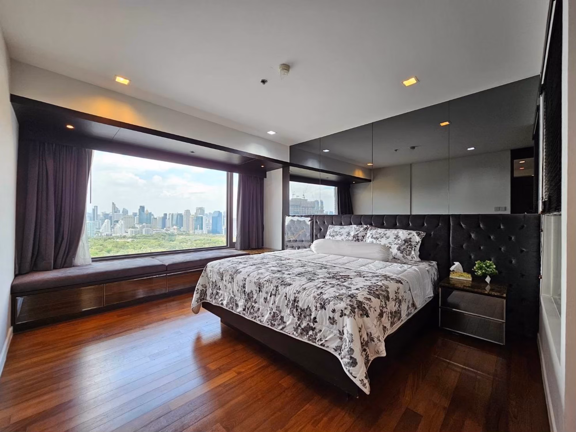 1 Bed Condo for Rent and Sale in Sathon - Image 8