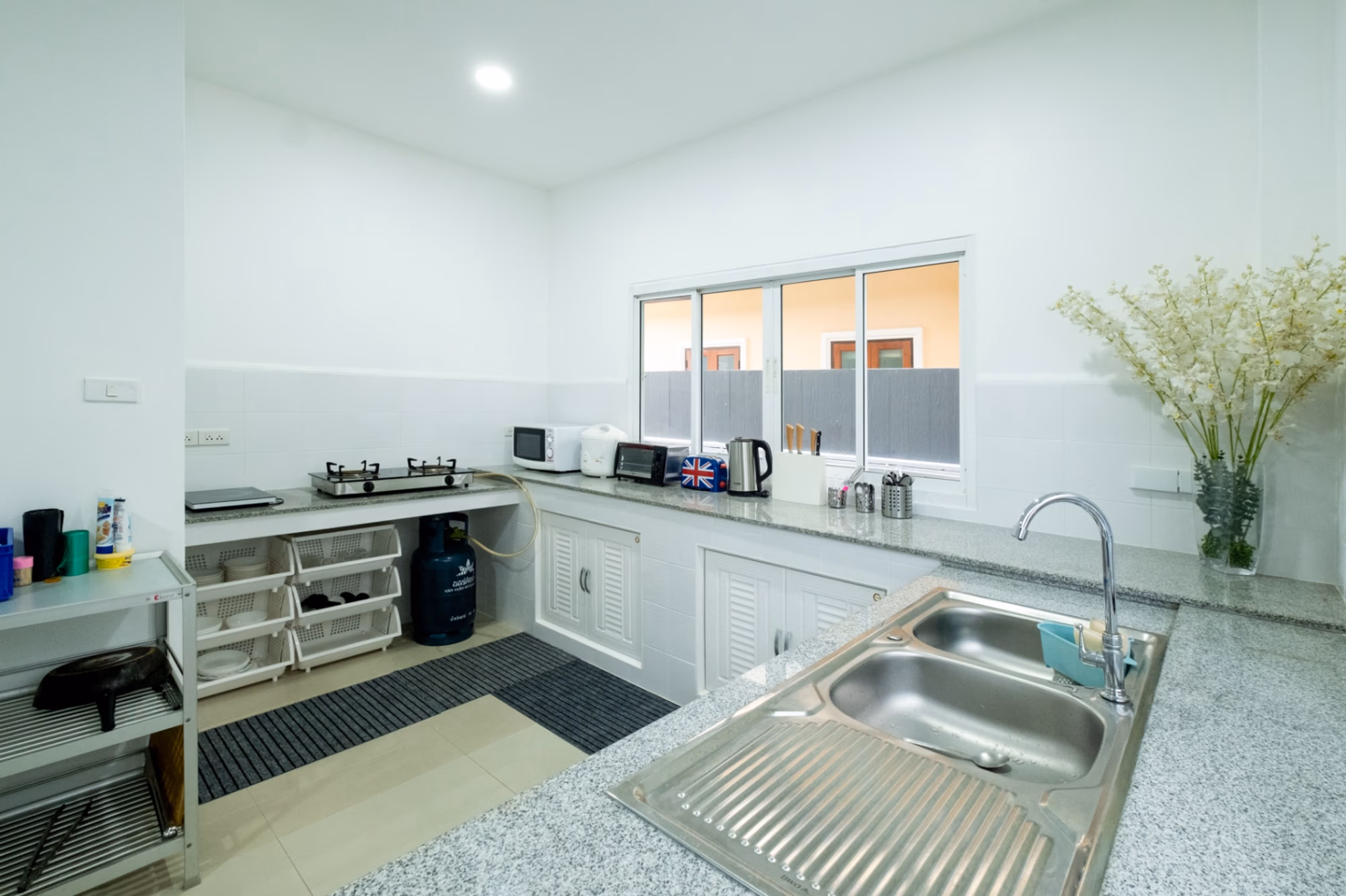 4 Bed House for Rent in Mueang Chiang Mai - Image 7