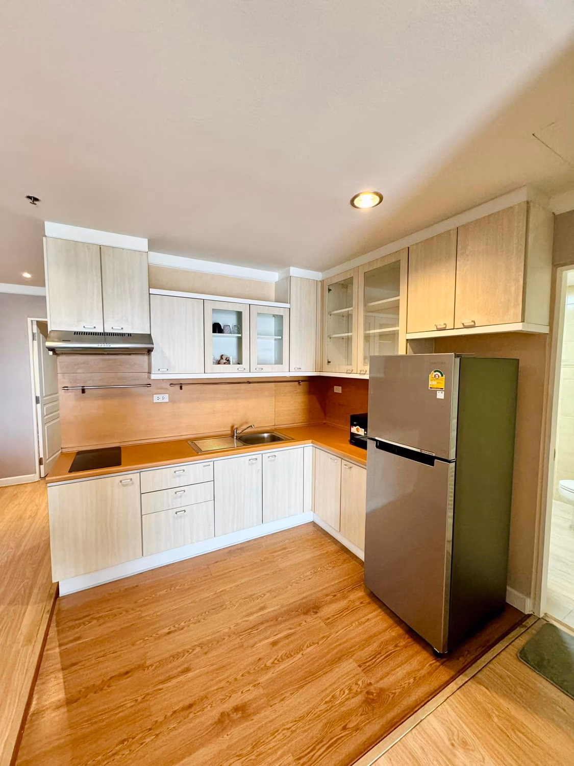2 Bed Condo for Rent in Khlong Toei - Image 9