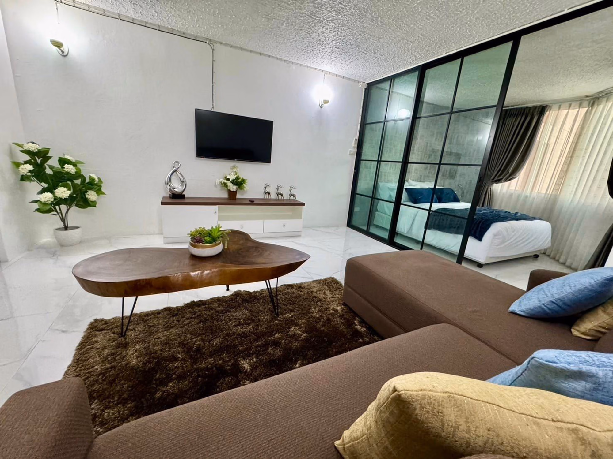 Condo - Image 1