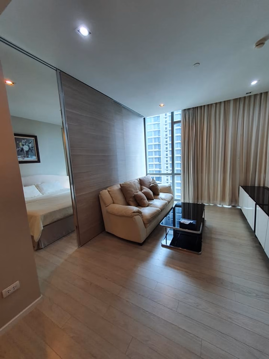 The Room Sukhumvit 21 - Image 3