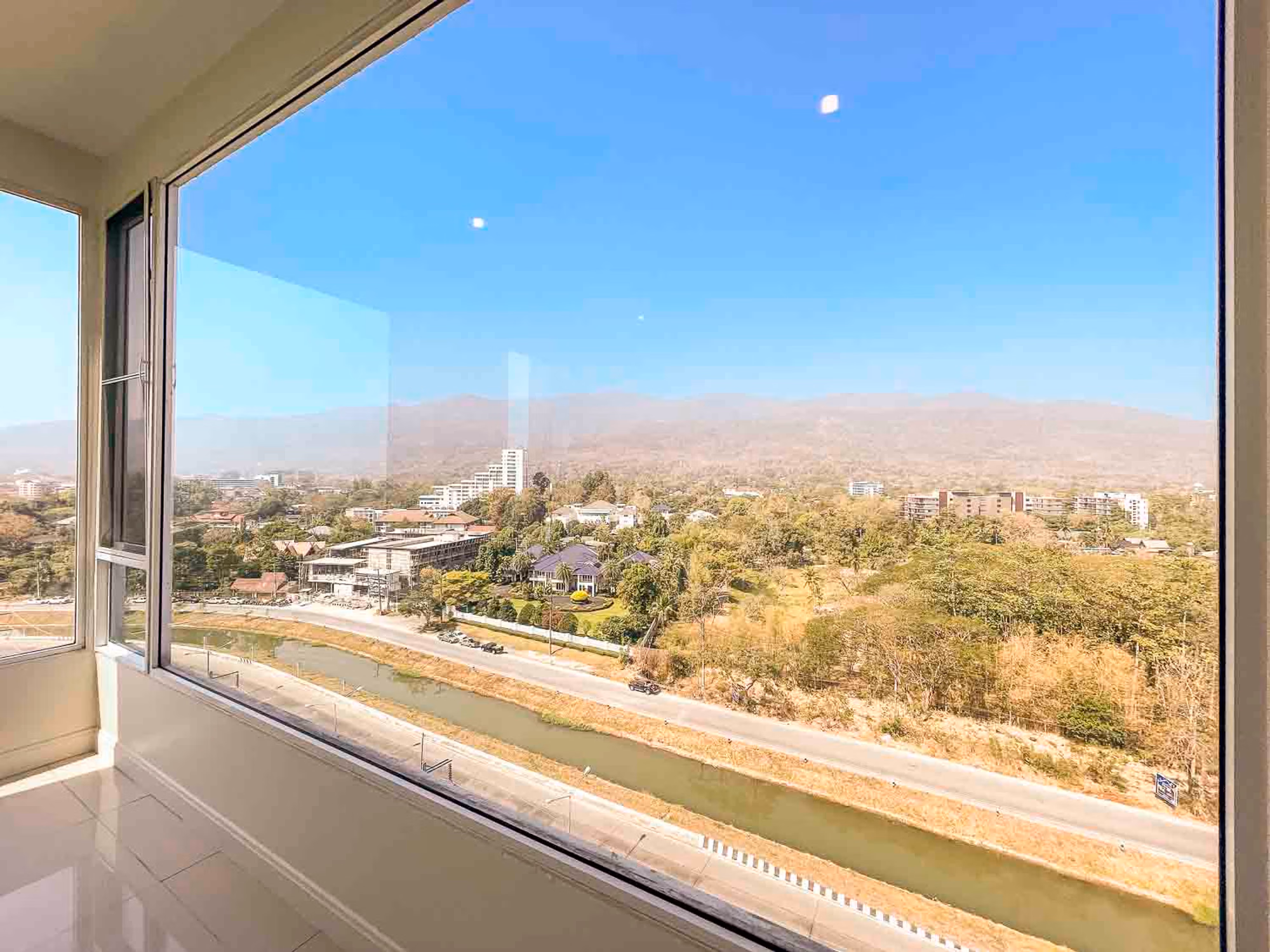 Unfurnished 4 Bed Condo w. Stunning Mountain View for Sale - Image 22