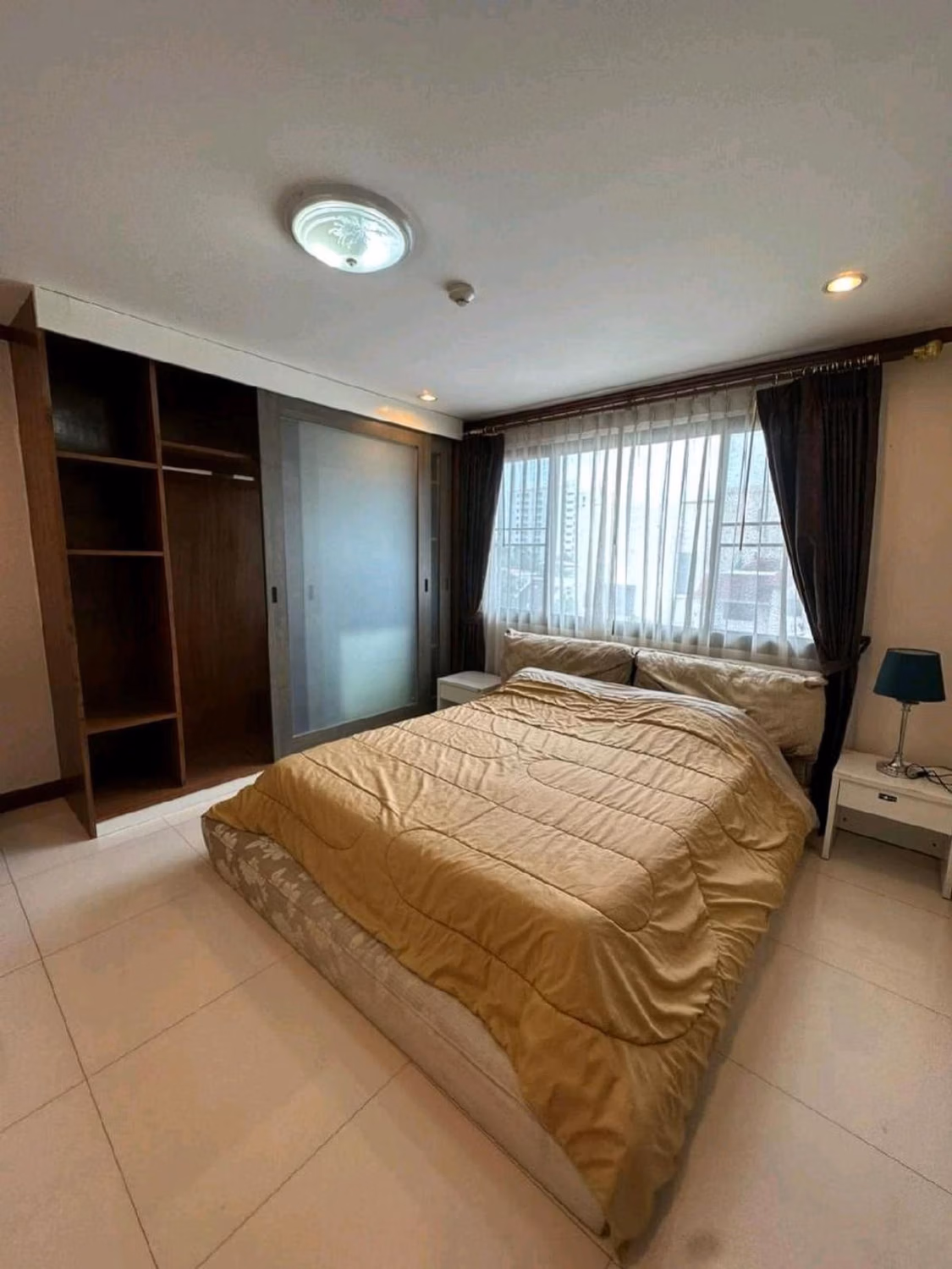 27 Bed Commercial for Rent in Watthana - Image 17