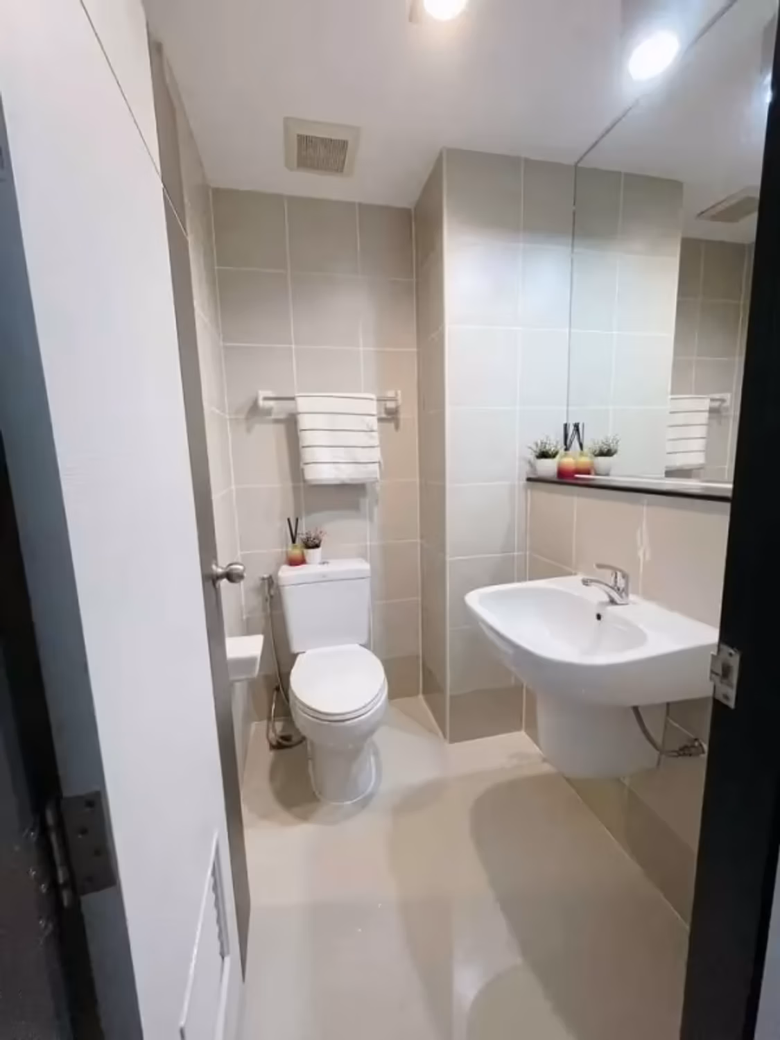 4 Bedroom Condo - Image 6