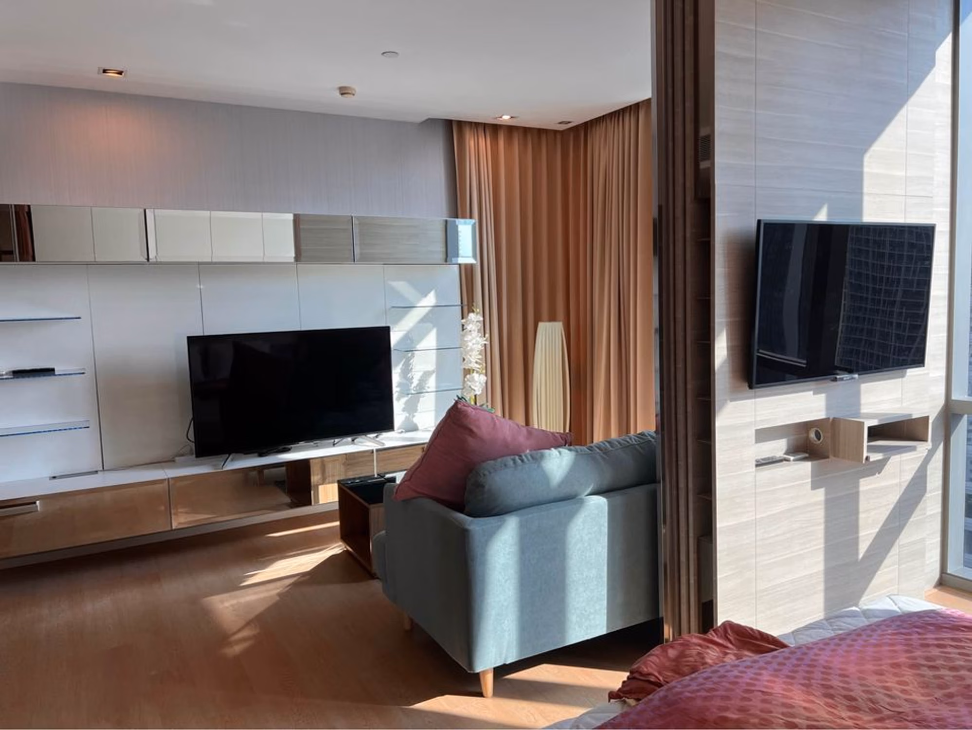 Condo for Rent at The Room Sukhumvit 21 - Image 10