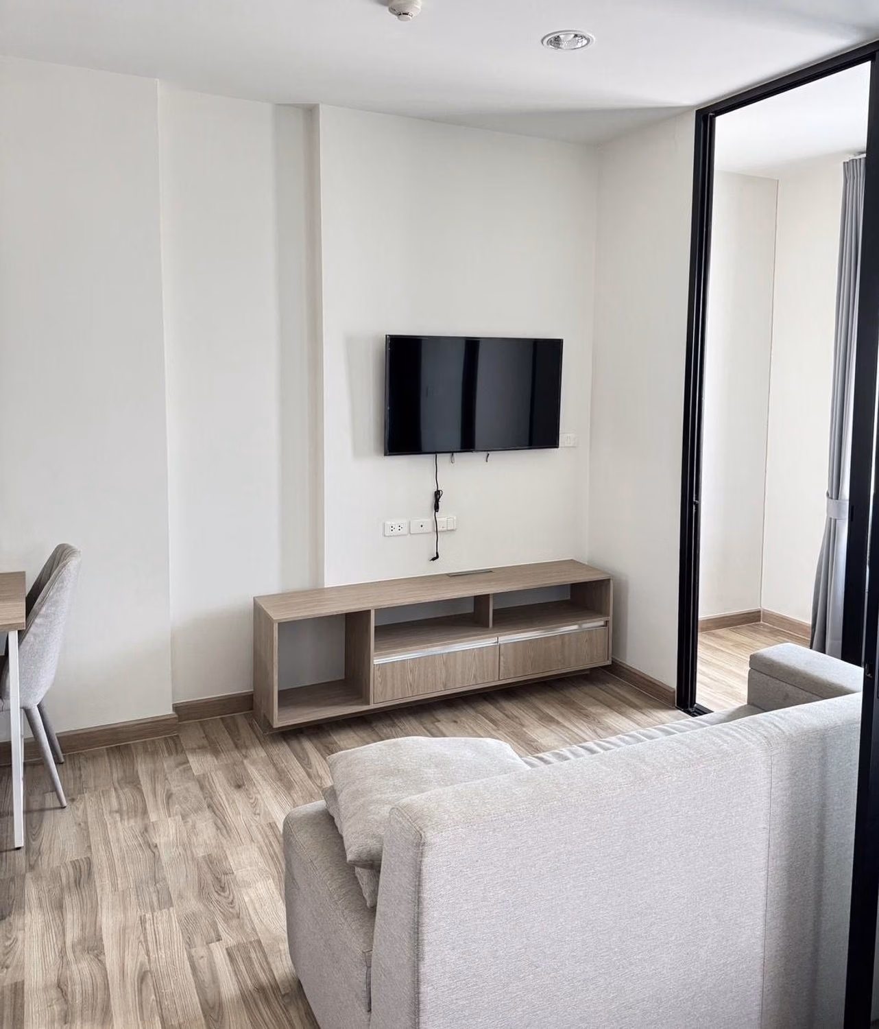 1 Bed Condo for Sale in Mueang Samut Prakan - Image 1