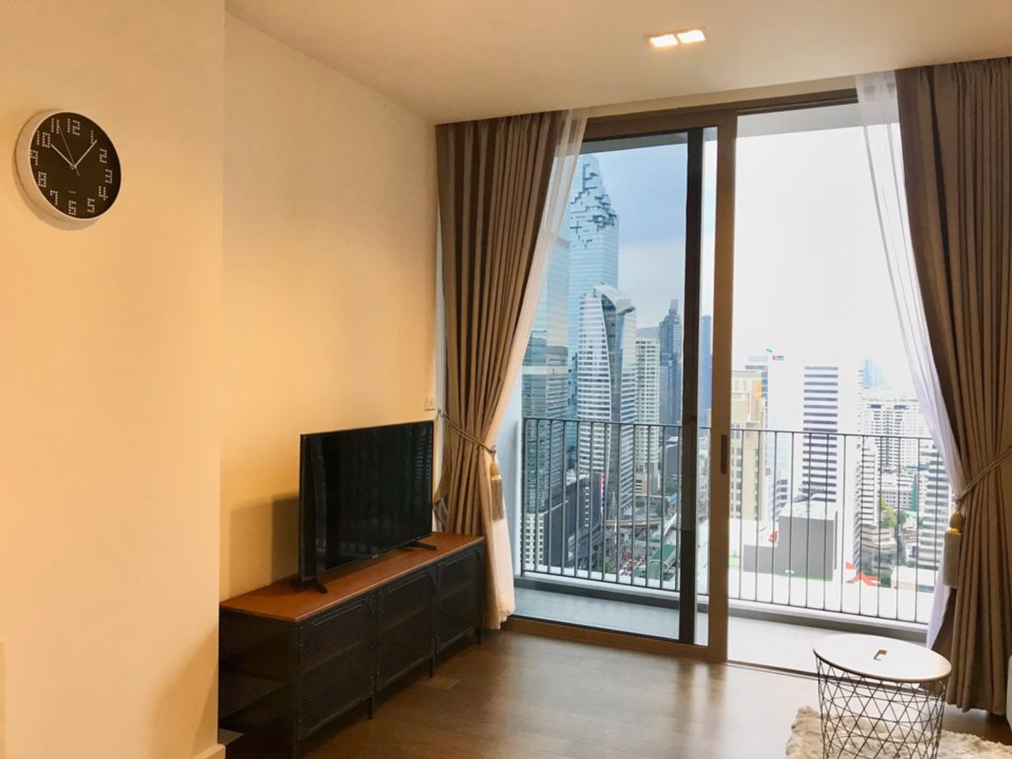 1 Bed Condo for Rent and Sale in Sathon - Image 2