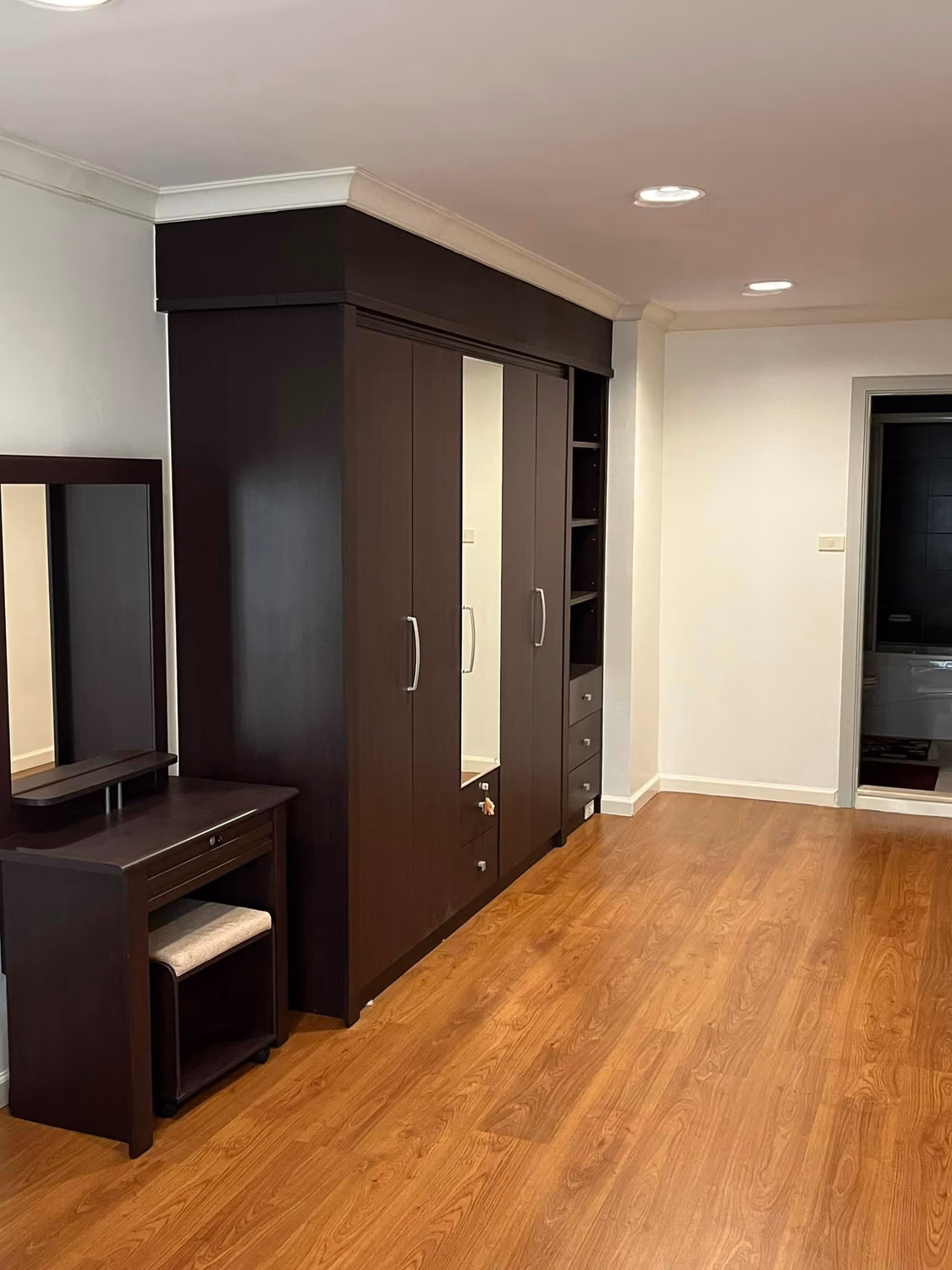2 Bed Condo for Rent in Watthana - Image 9