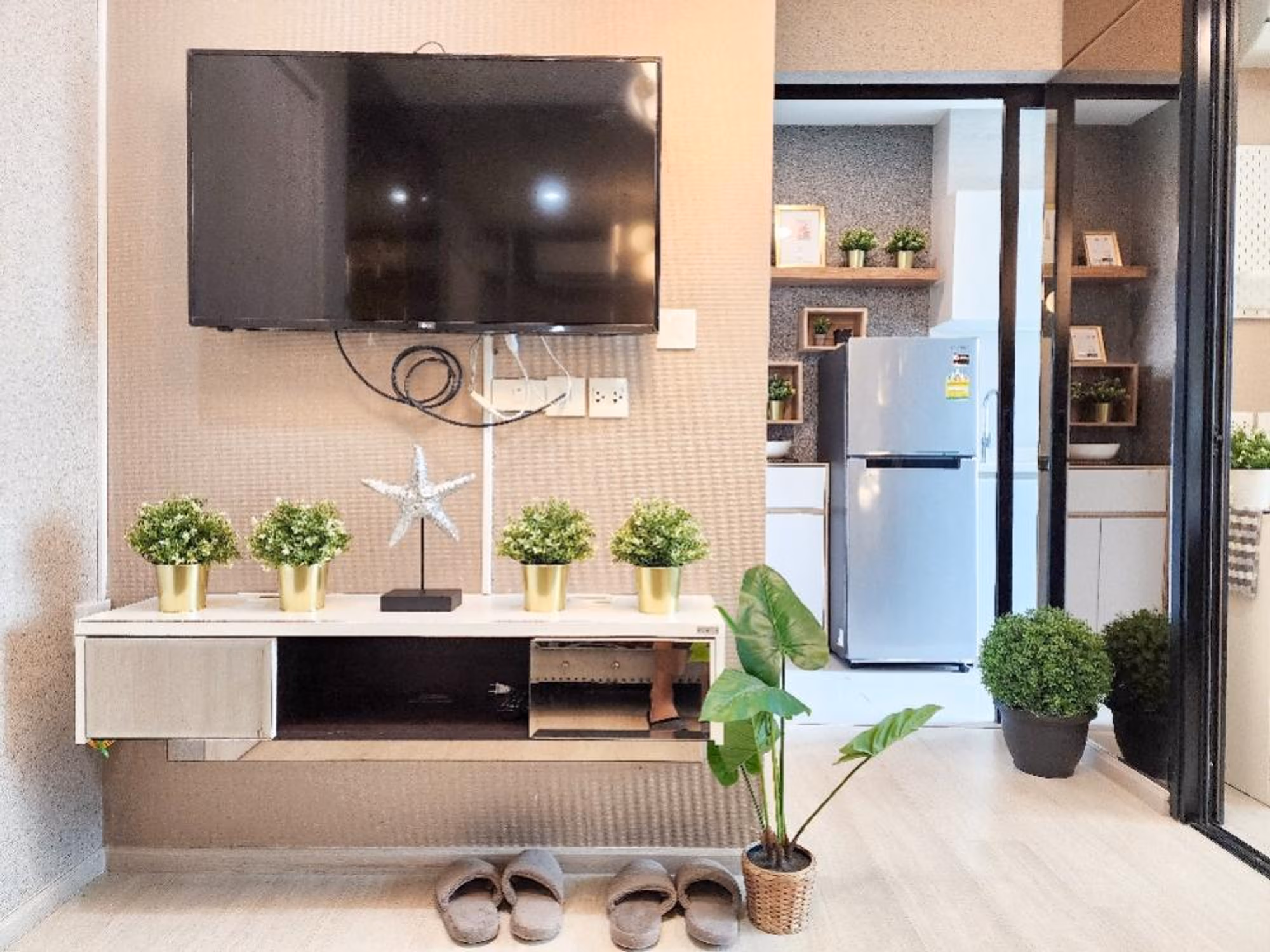 1 Bed Condo for Rent in Huai Khwang - Image 2