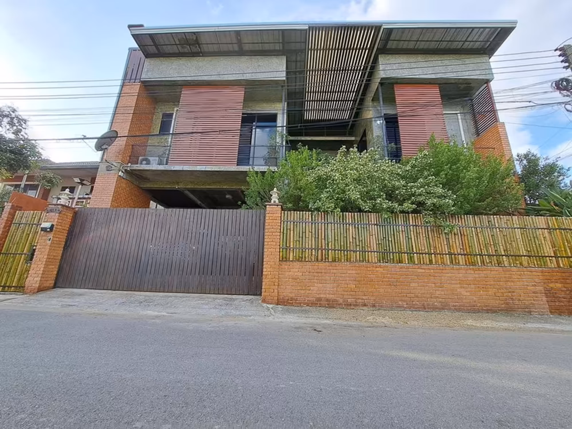 2-Story Loft Style House for Rent - Image 1