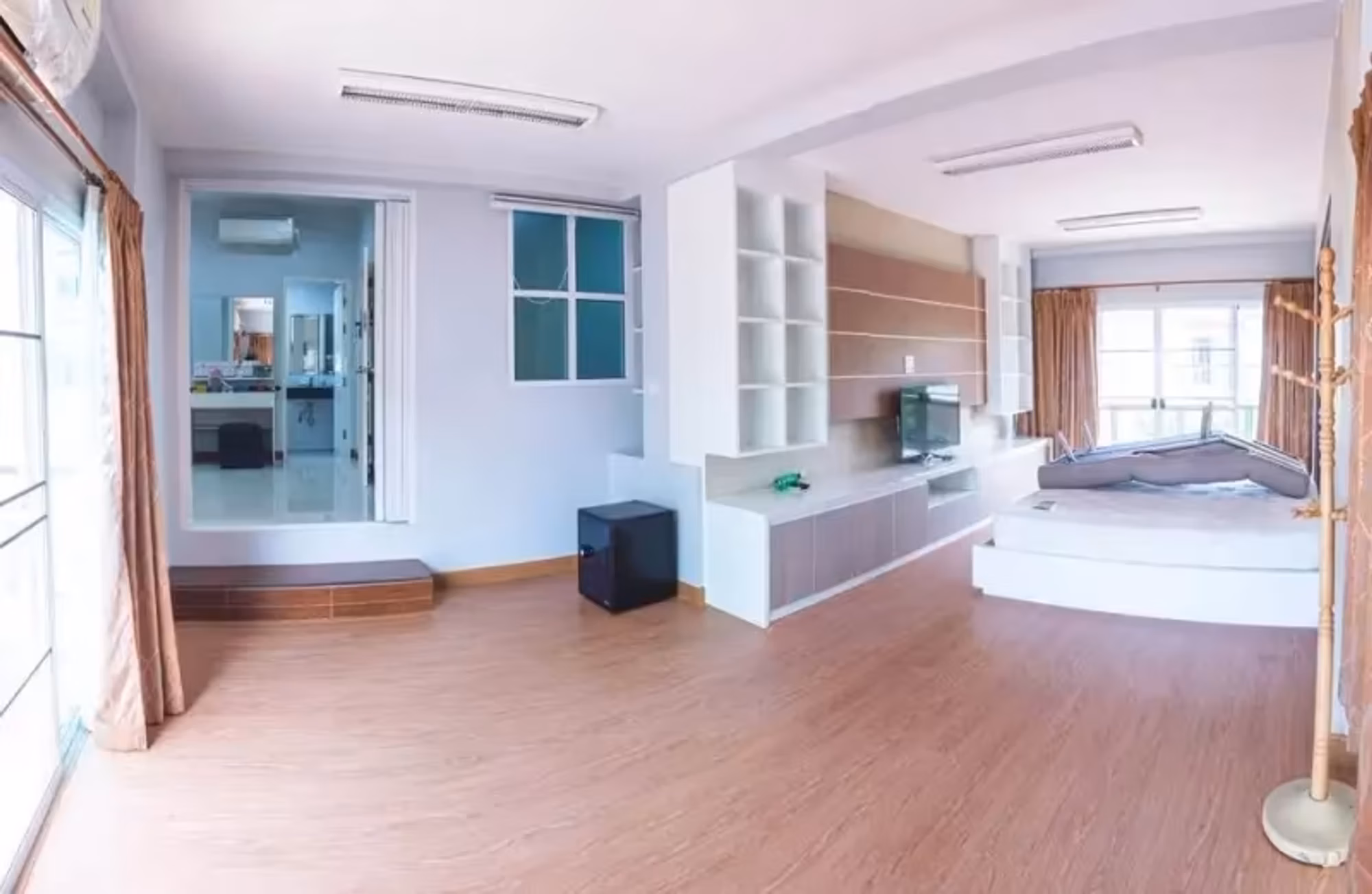 4 Bedroom House - Image 5