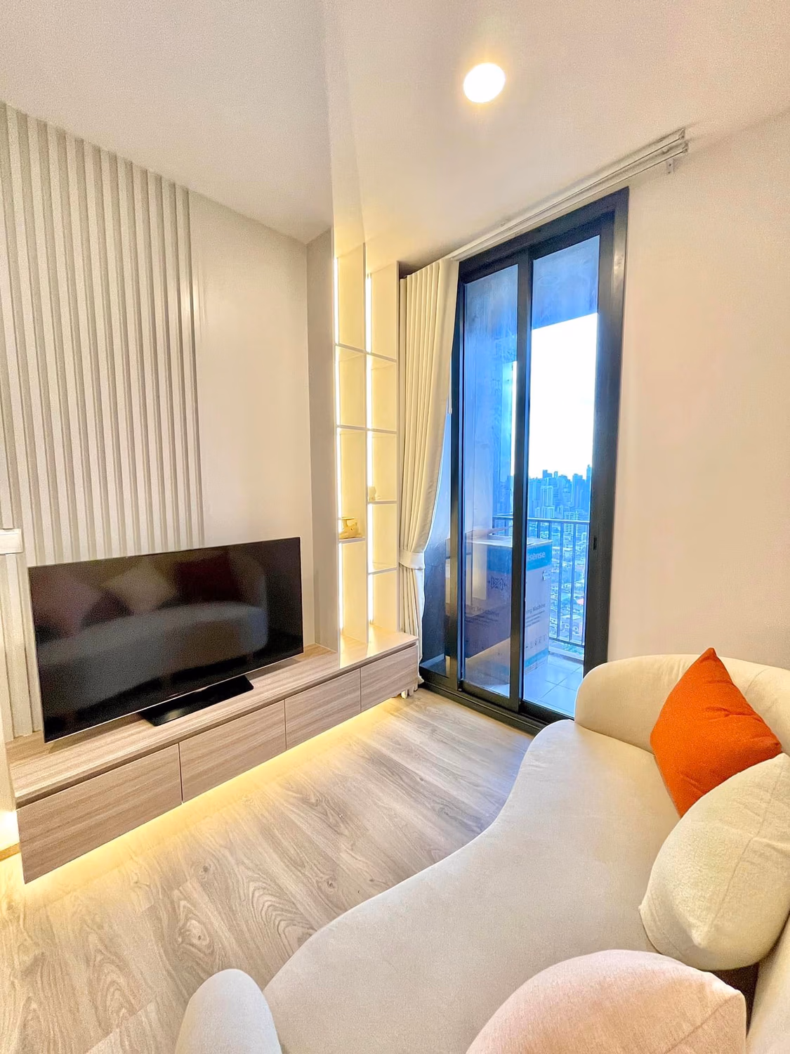 1 Bed Condo for Rent in Khlong Toei - Image 1