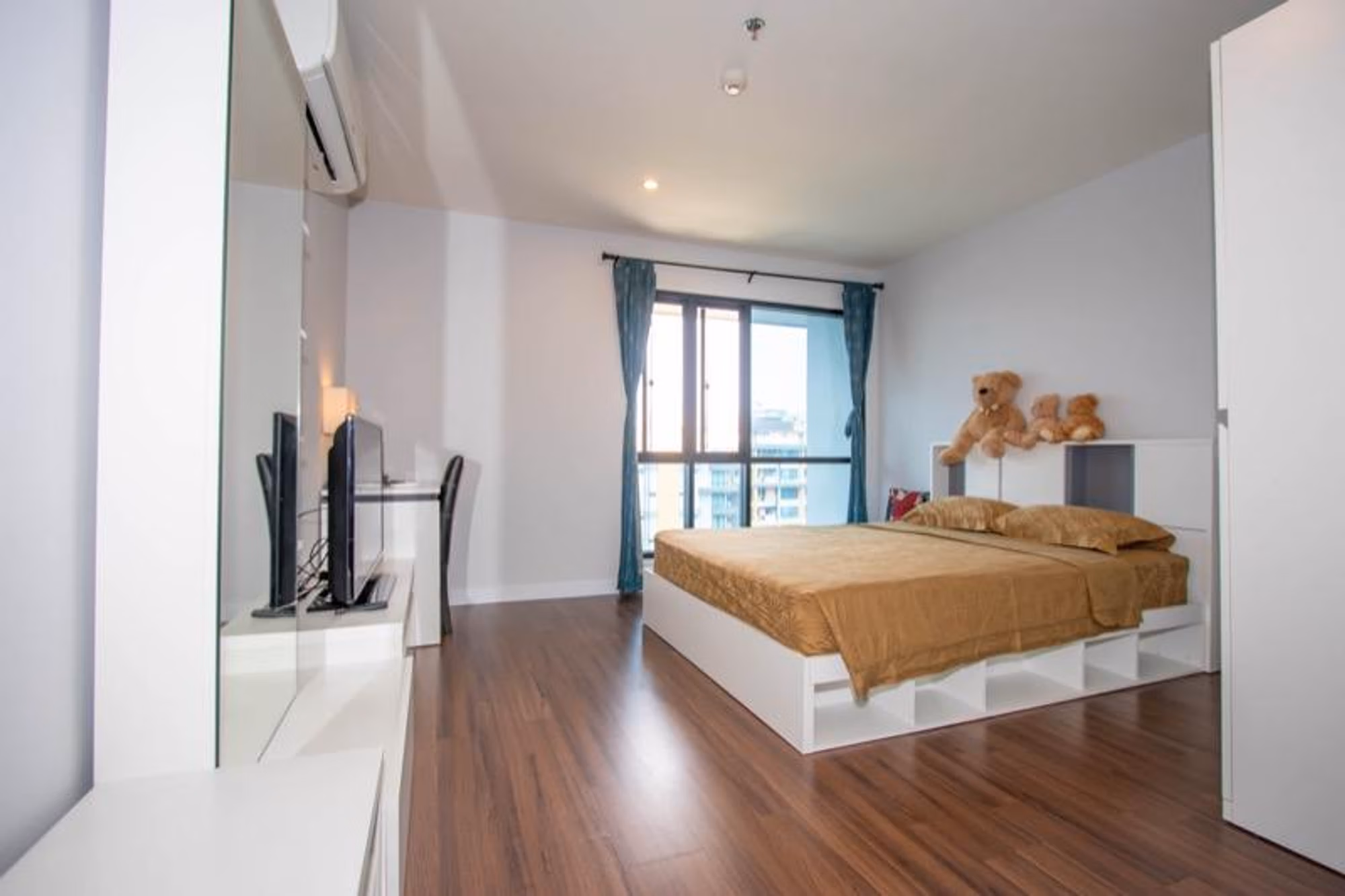 1 Bedroom Condo - Image 4