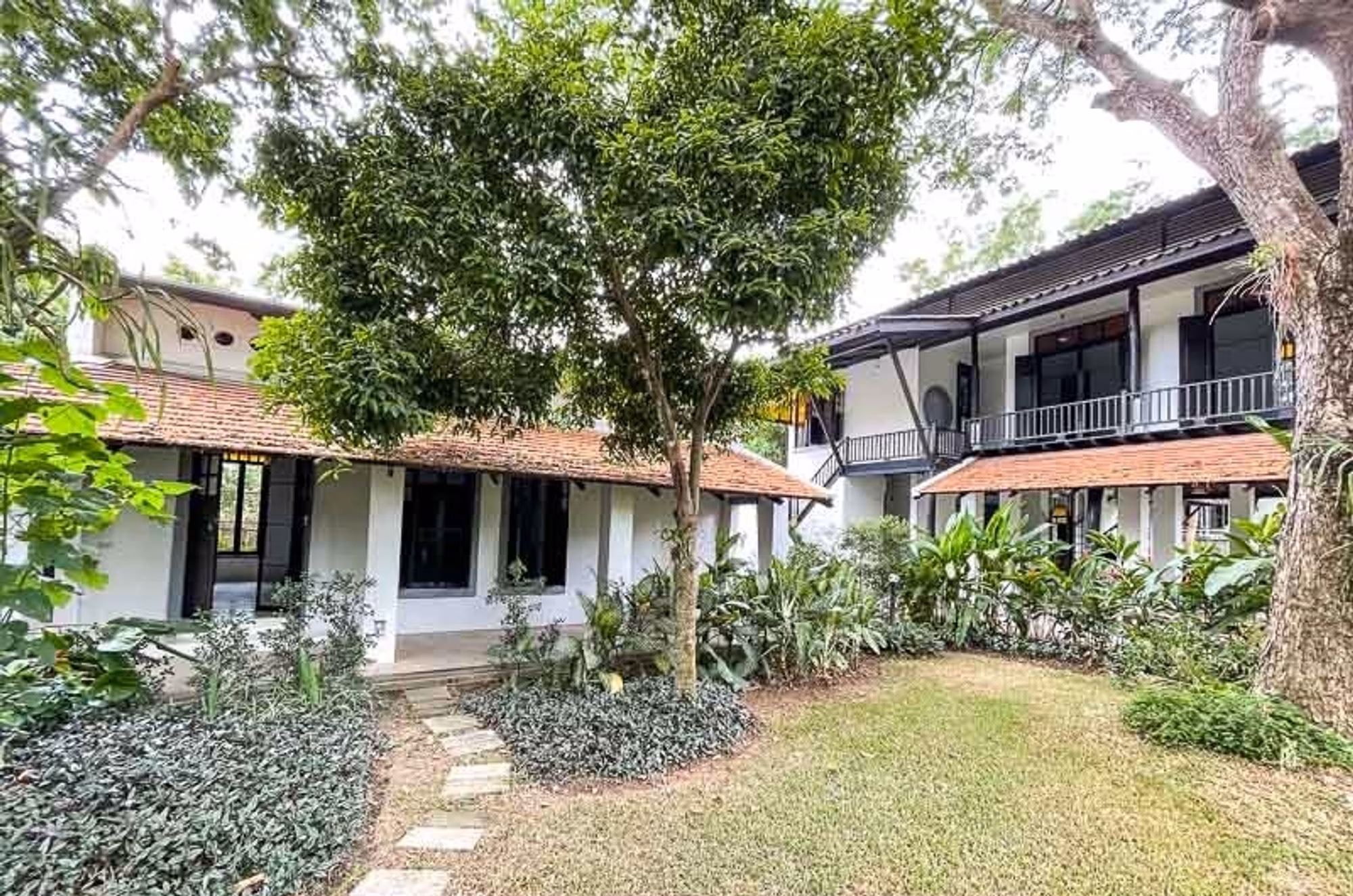 5 Bedroom House - Image 2