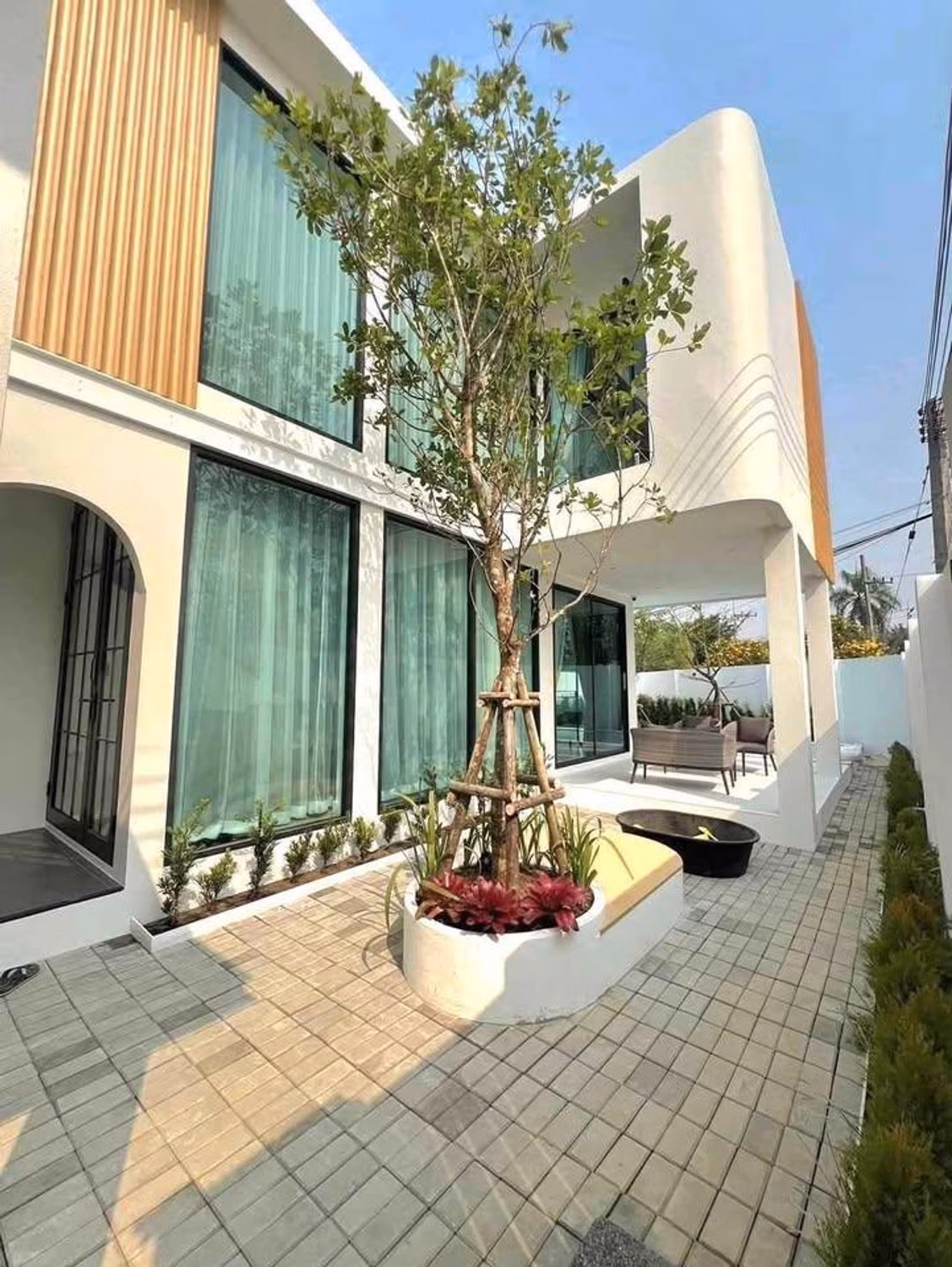 5 Bed House for Sale in Hang Dong District - Image 2
