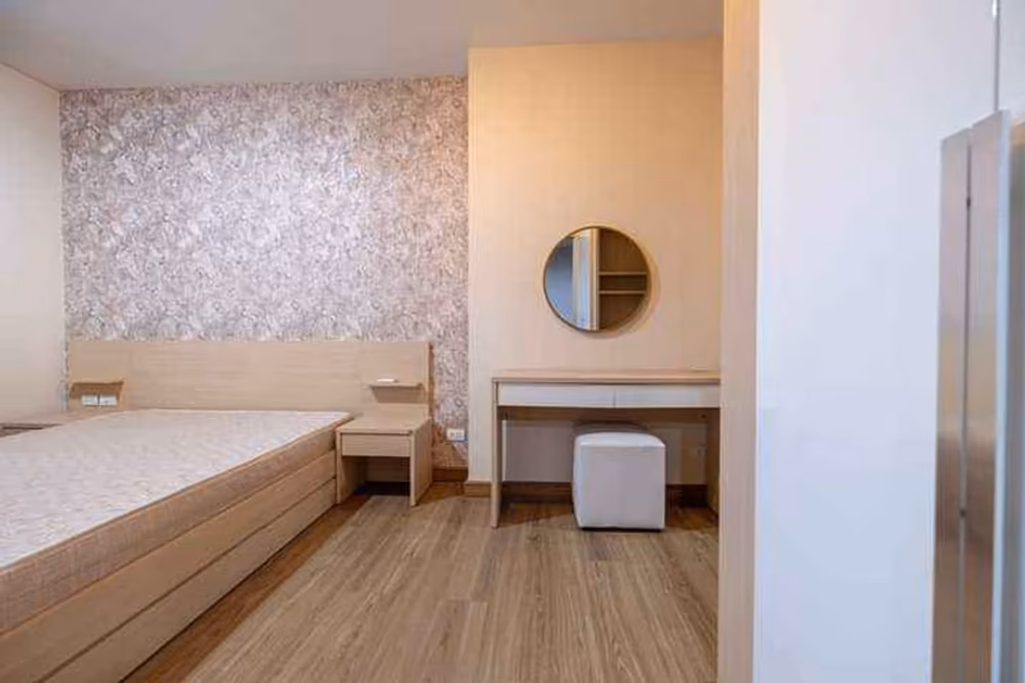 Condo - Image 7